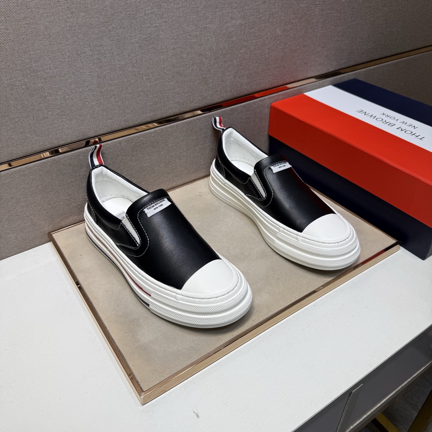 NO:355224,【TB～】Men's casual shoes 2025z cabinets are available simultaneously. Size: 38-44 # 2 color uppers are made of multi-material spliced ​​sheepskin inner lining, comfortable and breathable, original sole comfortable and wear-resistant sole, real shots are even better, sheepskin19860909【TB～】男士休闲鞋 2025z柜同步发售 码数:38-44 # 2个颜色鞋面选用多材质拼接羊皮内里,舒适透气,鞋底原版舒适耐磨大底,实物拍摄实物更赞,,sheepskin,Men's shoes