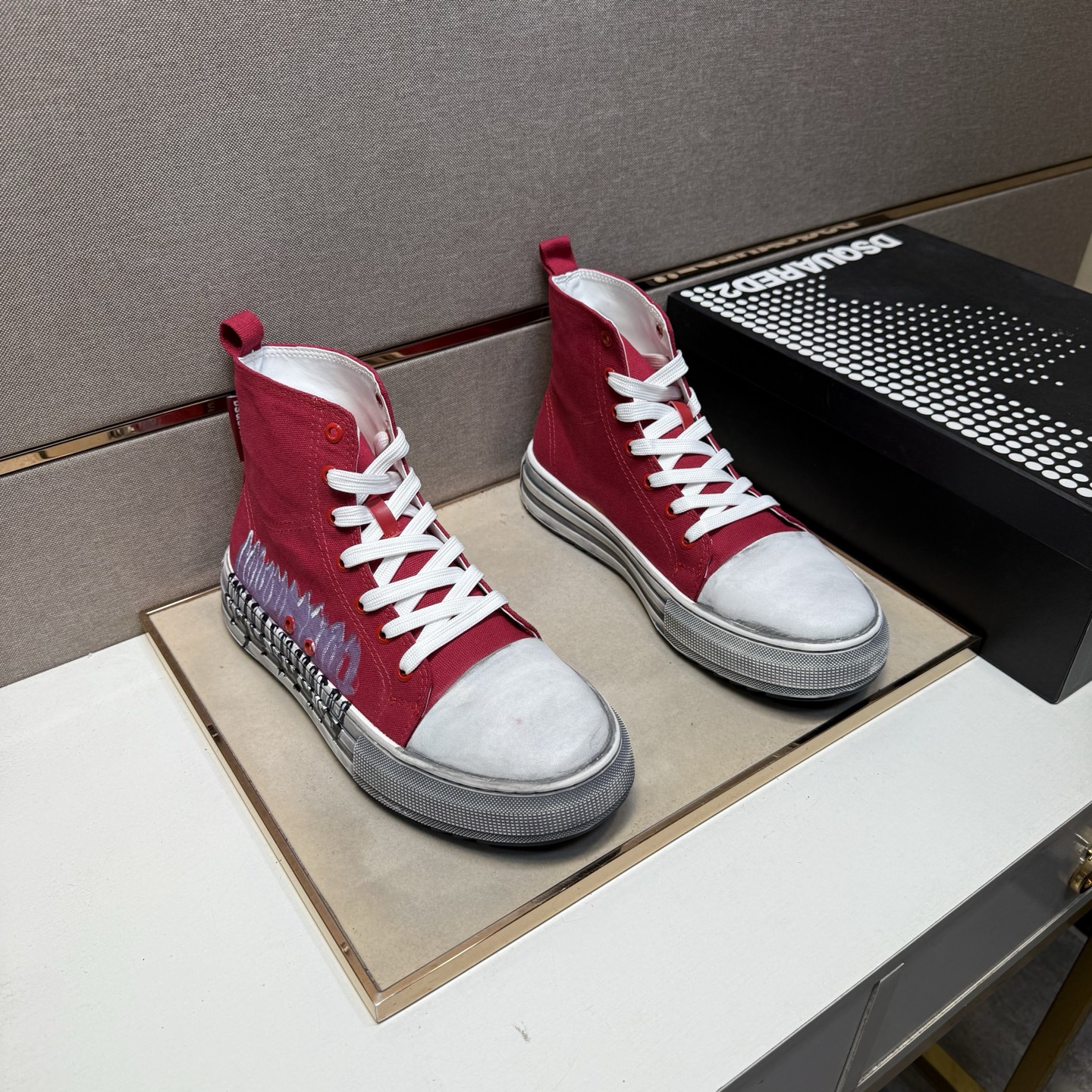 NO:355262,[D2~] Couple casual shoes are available at the same time in 2025z cabinet. Number of sizes: 36-44 # 3 color uppers are made of multi-material spliced ​​leather inner lining, comfortable and breathable, original sole is comfortable and wear-resistant, and the real shot is even better.19860909【D2～】情侣装休闲鞋 2025z柜同步发售 码数:36-44 # 3个颜色鞋面选用多材质拼接真皮内里,舒适透气,鞋底原版舒适耐磨大底,实物拍摄实物更赞,,Men's shoes