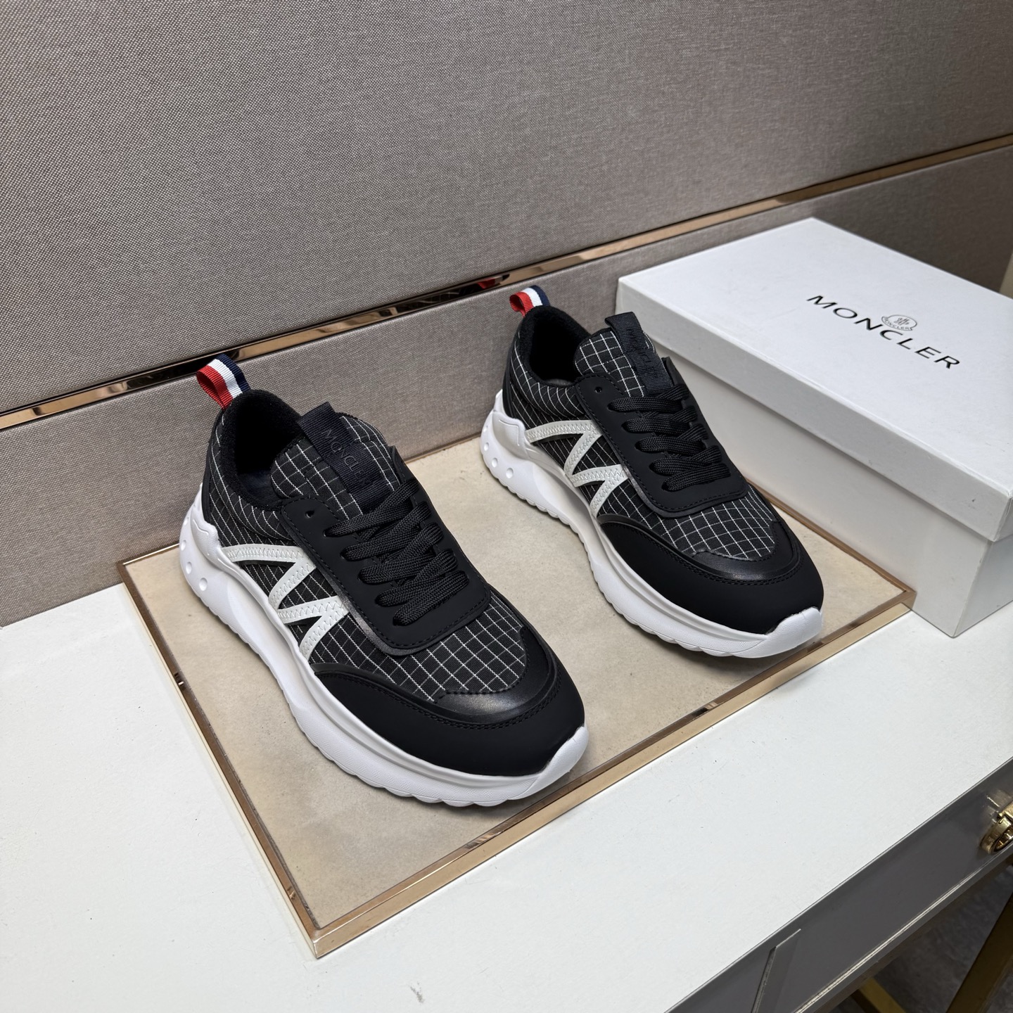 NO:355295,[Meng~] Men's casual shoes are available simultaneously in 2025z cabinet. Size: 38-44 # 2 color uppers are made of multi-material spliced ​​mesh fabric inner lining, comfortable and breathable, original sole is comfortable and wear-resistant, and the real shot is even better.19860909【蒙～】男士休闲鞋 2025z柜同步发售 码数:38-44 # 2个颜色鞋面选用多材质拼接网布内里,舒适透气,鞋底原版舒适耐磨大底,实物拍摄实物更赞,,Men's shoes