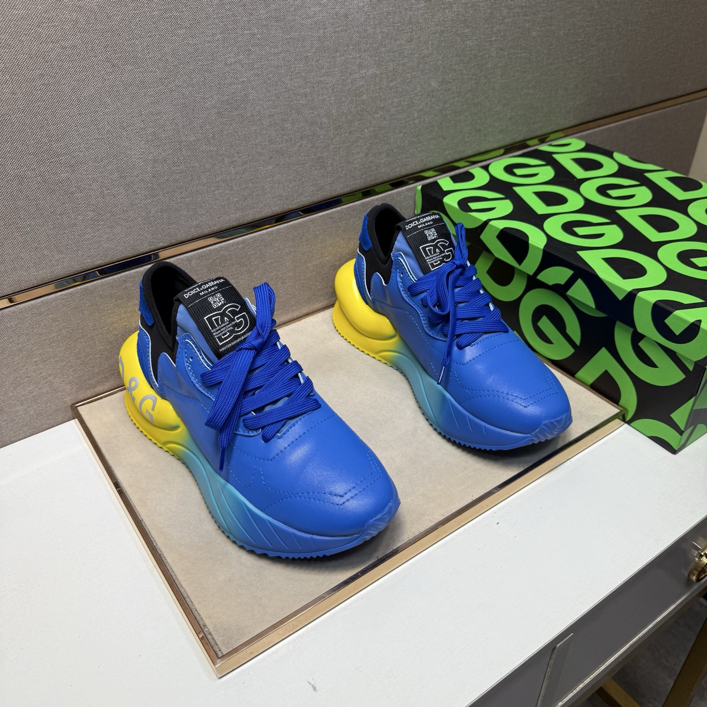 NO:357560,[DG~] Couple casual shoes are available at the same time in 2025z cabinet. Number of sizes: 35-44 # The 4-color uppers are made of multi-material splicing mesh inner lining, comfortable and breathable, the original sole is comfortable and wear-resistant, and the real shot is even better.19860909【DG～】情侣装休闲鞋 2025z柜同步发售 码数:35-44 # 4个颜色鞋面选用多材质拼接网布内里,舒适透气,鞋底原版舒适耐磨大底,实物拍摄实物更赞,,Men's shoes