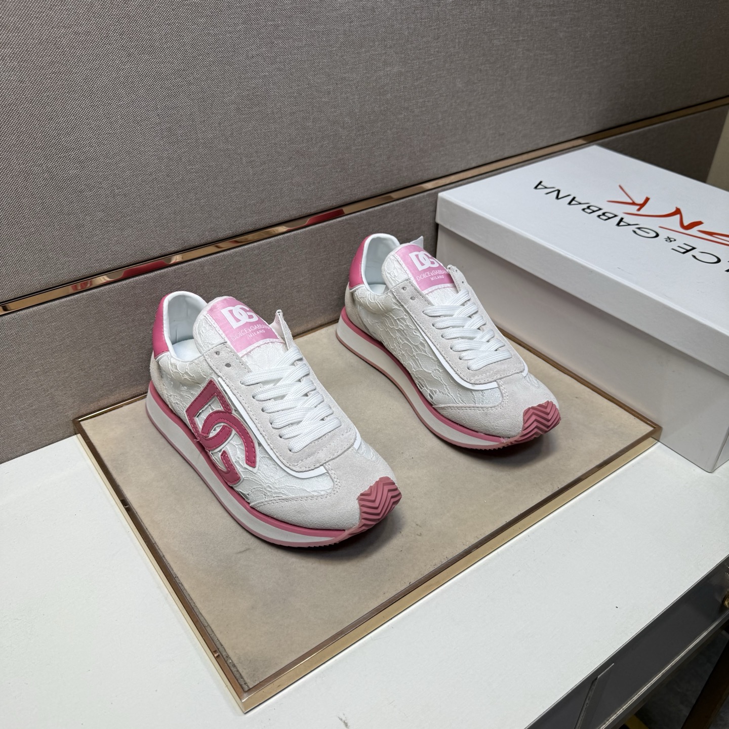 NO:344712,[Dg~] Couple casual shoes are available at the same time in 2025z cabinet. Number of sizes: 35-44 # 1 color upper is made of multi-material splicing mesh inner lining, comfortable and breathable, original sole is comfortable and wear-resistant, real-life shooting is even better,19860909【Dg～】情侣装休闲鞋 2025z柜同步发售 码数:35-44 # 1个颜色鞋面选用多材质拼接网布内里,舒适透气,鞋底原版舒适耐磨大底,实物拍摄实物更赞,,Men's shoes