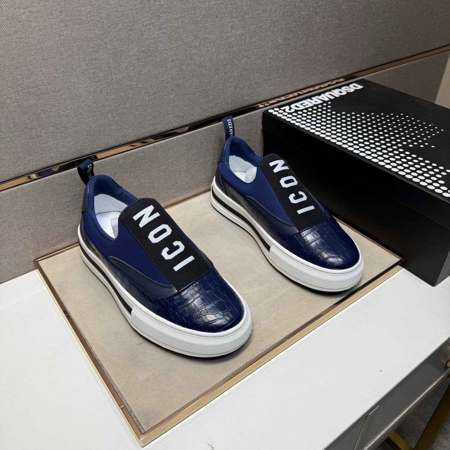 NO:344734,[D2~] Couple casual shoes are available at the same time in 2025z cabinet. Number of sizes: 35-44 # The 4-color uppers are made of multi-material splicing mesh inner lining, comfortable and breathable, the original sole is comfortable and wear-resistant, and the real shot is even better.19860909【D2～】情侣装休闲鞋 2025z柜同步发售 码数:35-44 # 4个颜色鞋面选用多材质拼接网布内里,舒适透气,鞋底原版舒适耐磨大底,实物拍摄实物更赞,,Men's shoes