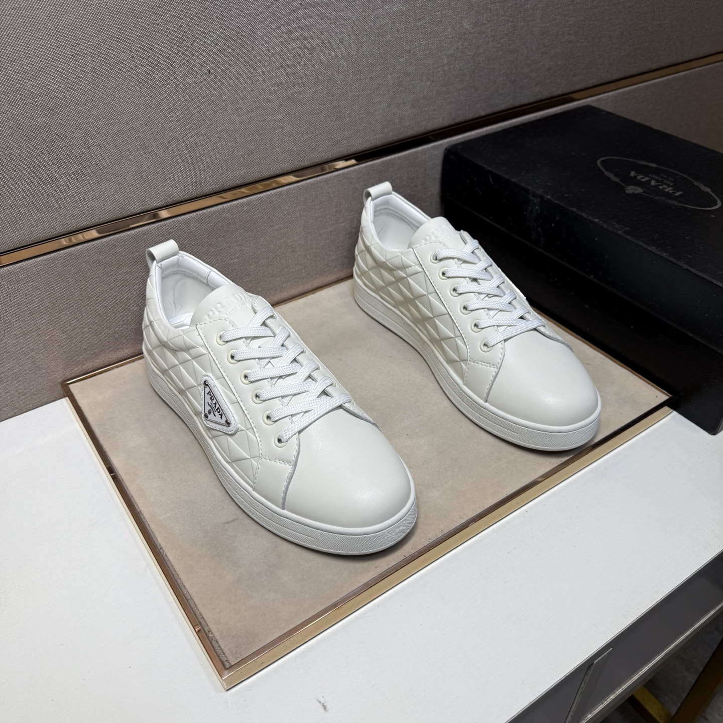 NO:348634,[Pre-Premium] Men's casual shoes are available simultaneously in 2025z cabinet. Size: 39-44 # 2 color uppers are made of multi-material spliced ​​leather inner lining, comfortable and breathable, original sole is comfortable and wear-resistant, and the real shot is even better.19860909【普～】男士休闲鞋 2025z柜同步发售 码数:39-44 # 2个颜色鞋面选用多材质拼接真皮内里,舒适透气,鞋底原版舒适耐磨大底,实物拍摄实物更赞,,Men's shoes