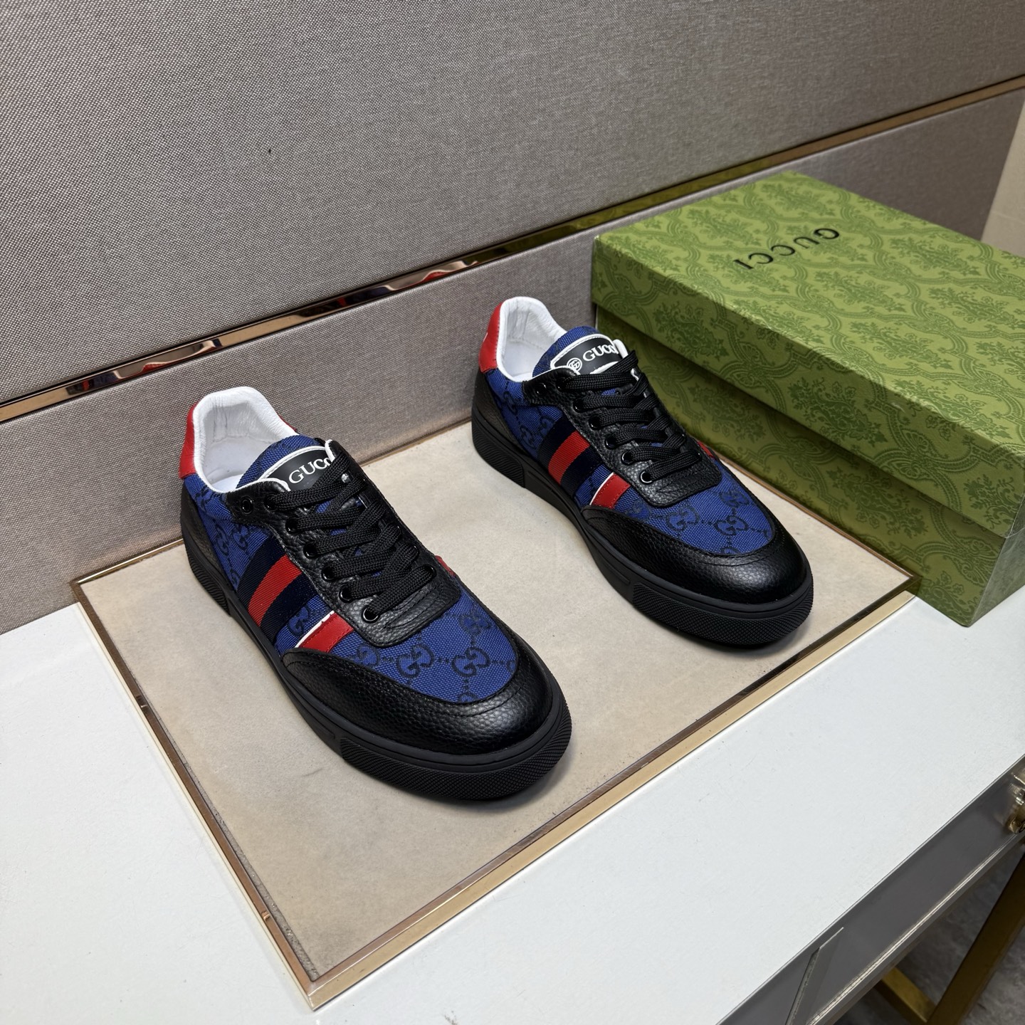 NO:348651,[Ancient ~] Men's casual shoes are available simultaneously in 2025z cabinet. Number of sizes: 38-44 # 2 color uppers are made of multi-material spliced ​​leather inner lining, comfortable and breathable, original sole is comfortable and wear-resistant, and the real shot is even better.19860909【古～】男士休闲鞋 2025z柜同步发售 码数:38-44 # 2个颜色鞋面选用多材质拼接真皮内里,舒适透气,鞋底原版舒适耐磨大底,实物拍摄实物更赞,,Men's shoes