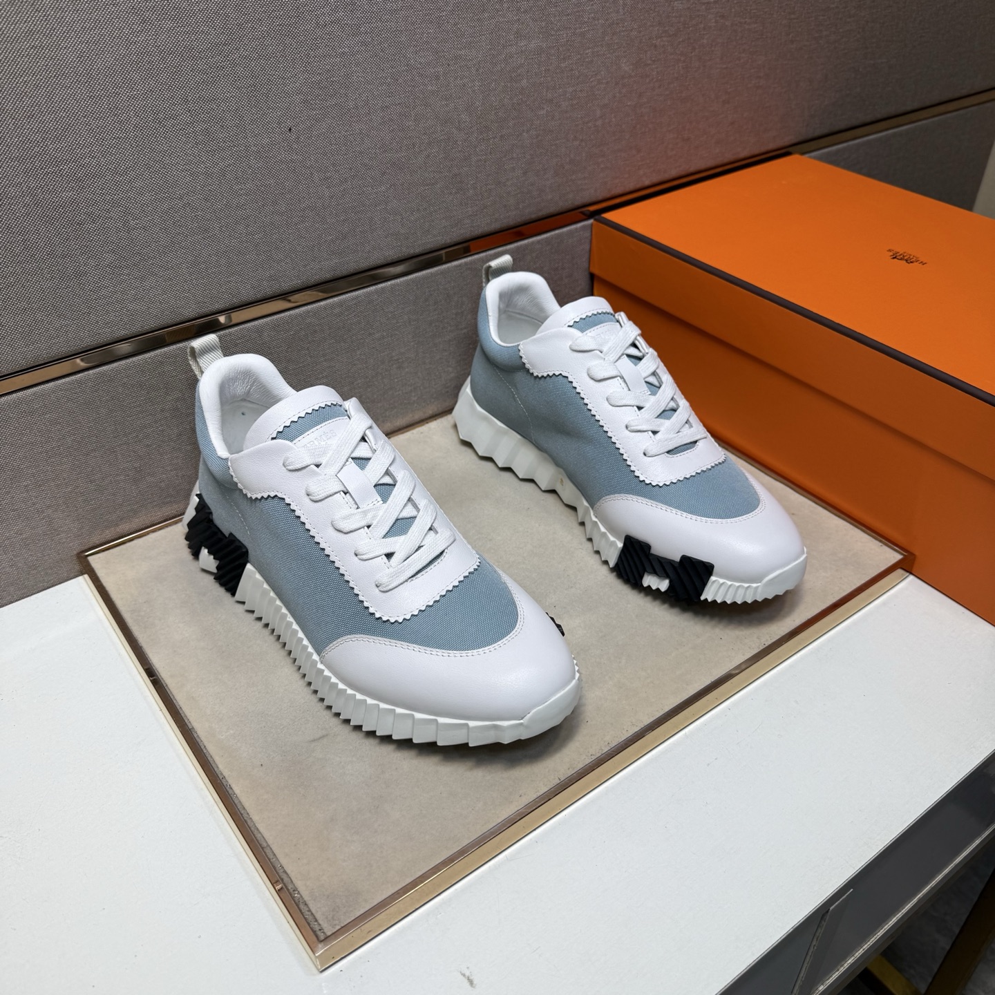 NO:348623,[Love~] Couple casual shoes are available simultaneously in 2025z cabinet. Size: 36-44 # 1 color upper is made of multi-material spliced ​​leather inner lining, comfortable and breathable, the original sole is comfortable and wear-resistant, and the real shot is even better.19860909【爱～】情侣装休闲鞋 2025z柜同步发售 码数:36-44 # 1个颜色鞋面选用多材质拼接真皮内里,舒适透气,鞋底原版舒适耐磨大底,实物拍摄实物更赞,,Men's shoes