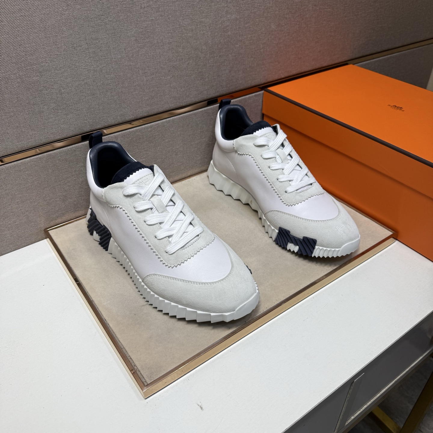 NO:348641,[Love~] Couple casual shoes are available at the same time in 2025z cabinet. Size: 36-44 # 1 color upper is made of cowhide spliced ​​leather inner lining, comfortable and breathable, original sole is comfortable and wear-resistant, real-life shooting is even better, cowhide19860909【爱～】情侣装休闲鞋 2025z柜同步发售 码数:36-44 # 1个颜色鞋面选用牛皮拼接真皮内里,舒适透气,鞋底原版舒适耐磨大底,实物拍摄实物更赞,,cowhide,Men's shoes