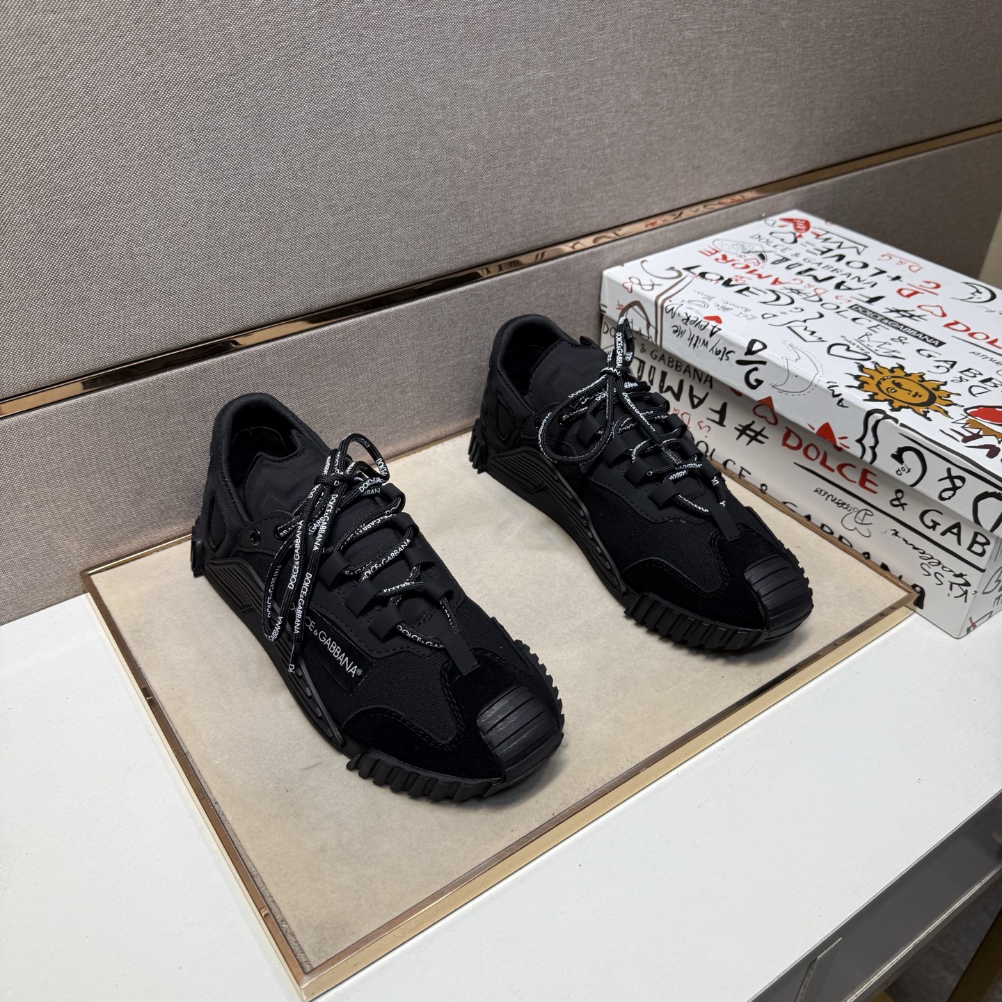 NO:348709,[DG~] Couple casual shoes are available at the same time in 2025z cabinet. Number of sizes: 35-44 # 1 color upper is made of multi-material spliced ​​mesh inner lining, comfortable and breathable, original sole is comfortable and wear-resistant, real-life shooting is even better,19860909【DG～】情侣装休闲鞋 2025z柜同步发售 码数:35-44 # 1个颜色鞋面选用多材质拼接网布内里,舒适透气,鞋底原版舒适耐磨大底,实物拍摄实物更赞,,Men's shoes