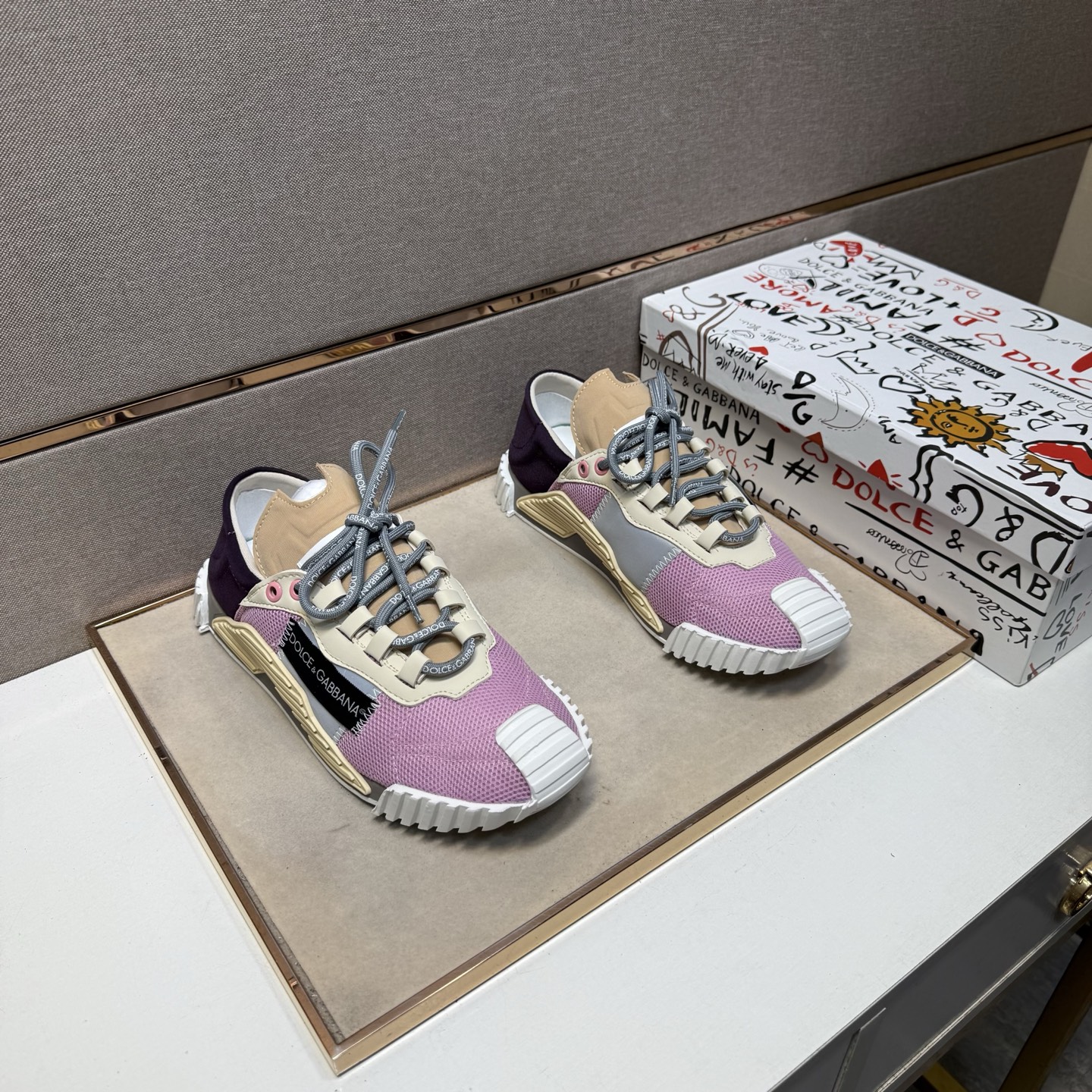 NO:350896,[DG~] Couple casual shoes are available at the same time in 2025z cabinet. Number of sizes: 35-44 # 1 color upper is made of multi-material spliced ​​mesh inner lining, comfortable and breathable, original sole is comfortable and wear-resistant, real-life shooting is even better,19860909【DG～】情侣装休闲鞋 2025z柜同步发售 码数:35-44 # 1个颜色鞋面选用多材质拼接网布内里,舒适透气,鞋底原版舒适耐磨大底,实物拍摄实物更赞,,Men's shoes