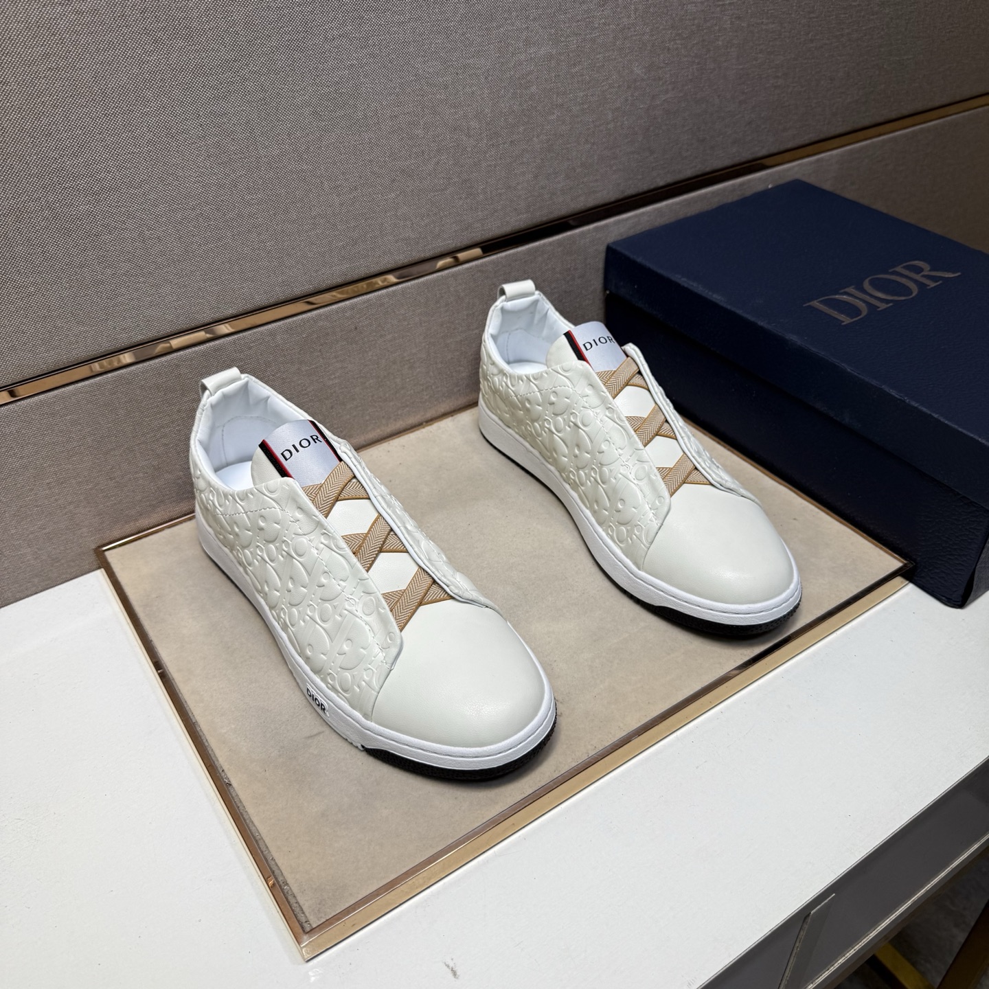 NO:351050,【Di~】Men's casual shoes are available simultaneously in 2025z cabinet. Size: 38-44 # 2 color uppers are made of cowhide spliced ​​leather inner lining, comfortable and breathable, original sole comfortable and wear-resistant sole, real shots are even better, cowhide19860909【迪～】男士休闲鞋 2025z柜同步发售 码数:38-44 # 2个颜色鞋面选用牛皮拼接真皮内里,舒适透气,鞋底原版舒适耐磨大底,实物拍摄实物更赞,,cowhide,Men's shoes