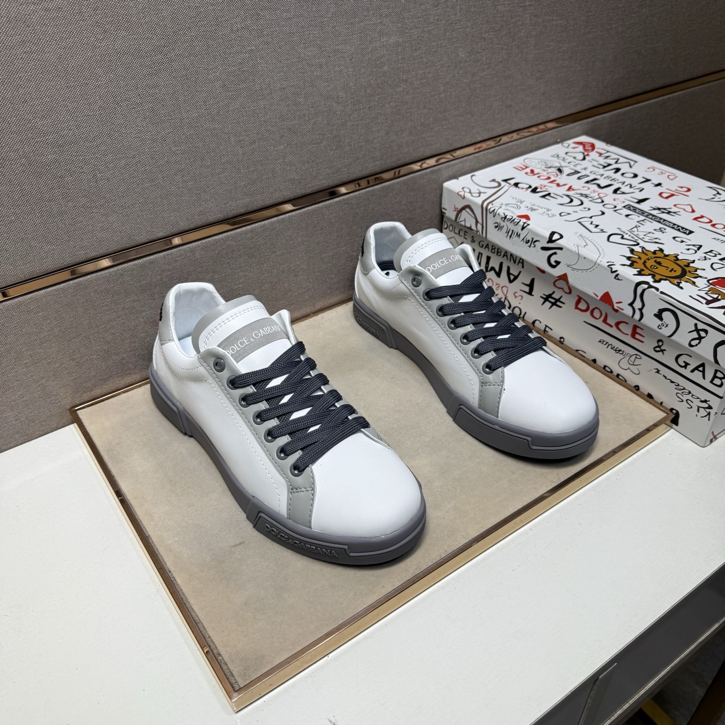 NO:351945,【DG～】Men's casual shoes 2025z cabinets are available simultaneously. Number of sizes: 38-44 # 1 color upper is made of multi-material spliced ​​leather inner lining, comfortable and breathable, original sole is comfortable and wear-resistant, real-life shooting is even better,19860909【DG～】男士休闲鞋 2025z柜同步发售 码数:38-44 # 1个颜色鞋面选用多材质拼接真皮内里,舒适透气,鞋底原版舒适耐磨大底,实物拍摄实物更赞,,Men's shoes