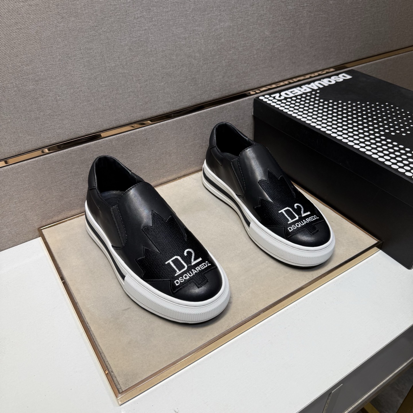 NO:352015,[D2~] Couple casual shoes are available at the same time in 2025z cabinet. Size: 35-44 # 1 color upper is made of multi-material spliced ​​leather inner lining, comfortable and breathable, the original sole is comfortable and wear-resistant, and the real shot is even better.19860909【D2～】情侣装休闲鞋 2025z柜同步发售 码数:35-44 # 1个颜色鞋面选用多材质拼接真皮内里,舒适透气,鞋底原版舒适耐磨大底,实物拍摄实物更赞,,Men's shoes