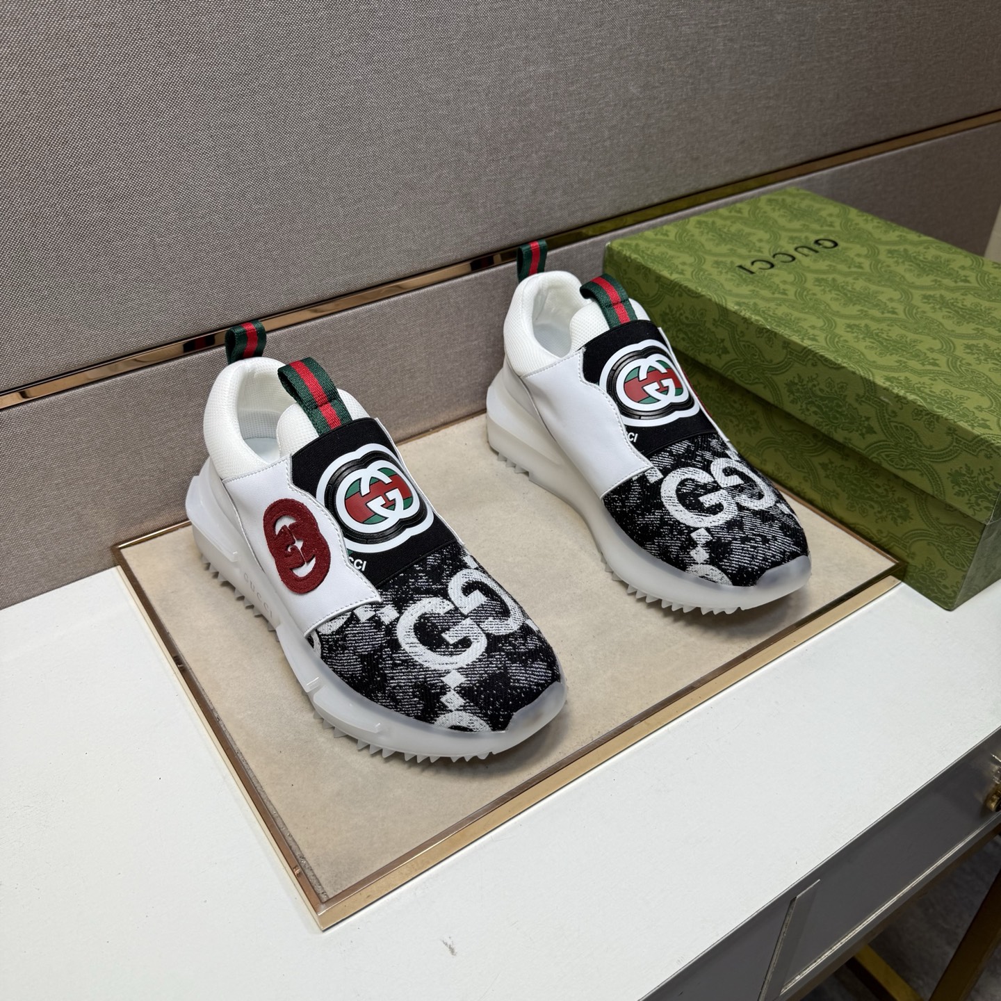 NO:352125,[Ancient ~] Men's casual shoes are available simultaneously in 2025z cabinet. Size: 38-44 # 2 color uppers are made of multi-material spliced ​​mesh fabric inner lining, comfortable and breathable, original sole is comfortable and wear-resistant, and the real shot is even better.19860909【古～】男士休闲鞋 2025z柜同步发售 码数:38-44 # 2个颜色鞋面选用多材质拼接网布内里,舒适透气,鞋底原版舒适耐磨大底,实物拍摄实物更赞,,Men's shoes