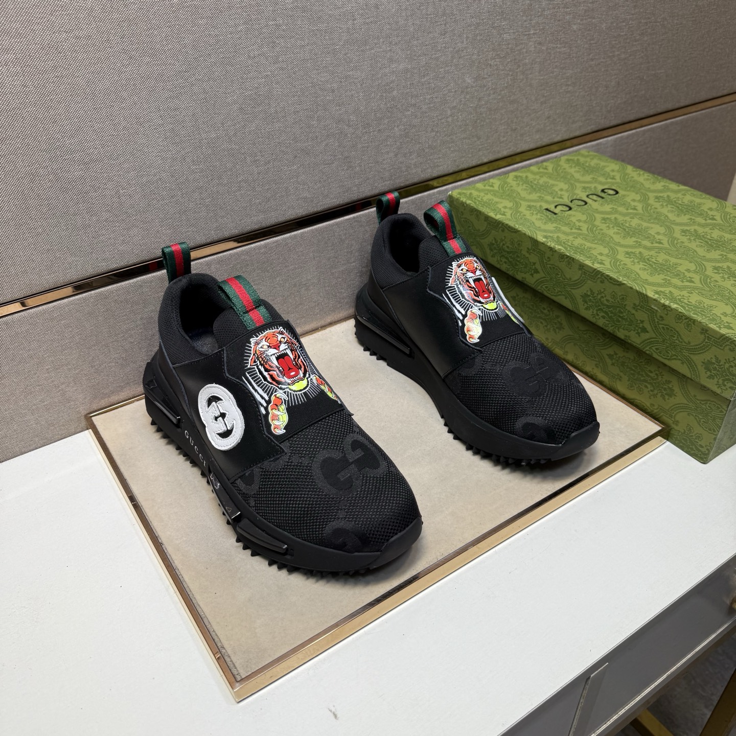 NO:351953,[Ancient ~] Men's casual shoes are available simultaneously in 2025z cabinet. Number of sizes: 38-44 # 4 color uppers are made of multi-material spliced ​​mesh fabric inner lining, comfortable and breathable, original sole is comfortable and wear-resistant, and the real shot is even better.19860909【古～】男士休闲鞋 2025z柜同步发售 码数:38-44 # 4个颜色鞋面选用多材质拼接网布内里,舒适透气,鞋底原版舒适耐磨大底,实物拍摄实物更赞,,Men's shoes