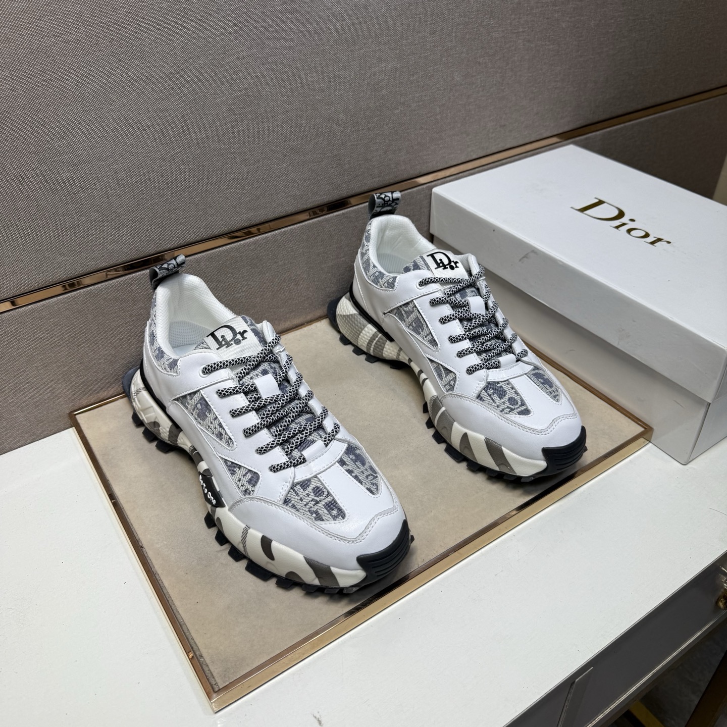 NO:351983,【Di~】Men's casual shoes are available simultaneously in 2025z cabinet. Size: 38-44 # 3 color uppers are made of multi-material spliced ​​mesh fabric inner lining, comfortable and breathable, original sole is comfortable and wear-resistant, and the real shot is even better.19860909【迪～】男士休闲鞋 2025z柜同步发售 码数:38-44 # 3个颜色鞋面选用多材质拼接网布内里,舒适透气,鞋底原版舒适耐磨大底,实物拍摄实物更赞,,Men's shoes