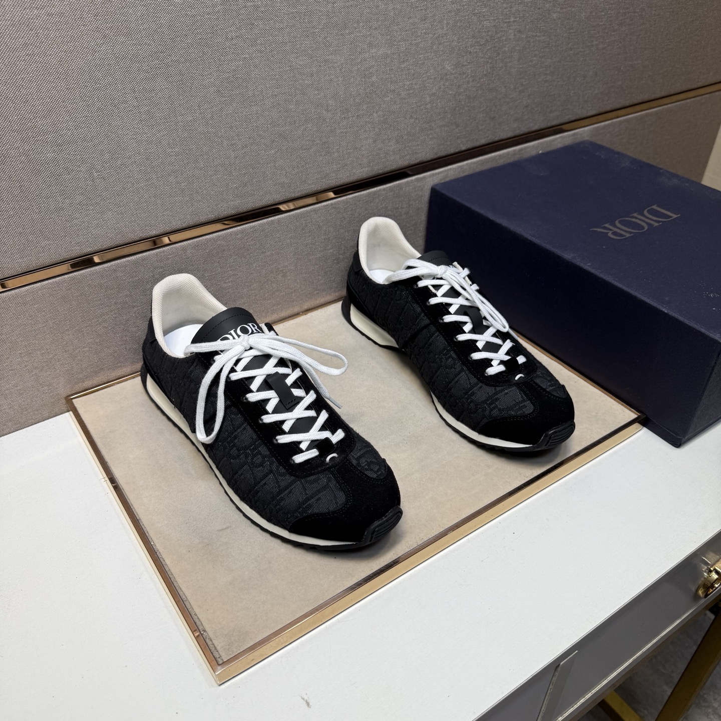 NO:352941,[Di~] Couple casual shoes are available at the same time in 2025z cabinet. Number of sizes: 36-44 # 8 color uppers are made of multi-material splicing mesh inner lining, comfortable and breathable, the original sole is comfortable and wear-resistant, and the real shot is even better.19860909【迪～】情侣装休闲鞋 2025z柜同步发售 码数:36-44 # 8个颜色鞋面选用多材质拼接网布内里,舒适透气,鞋底原版舒适耐磨大底,实物拍摄实物更赞,,Men's shoes