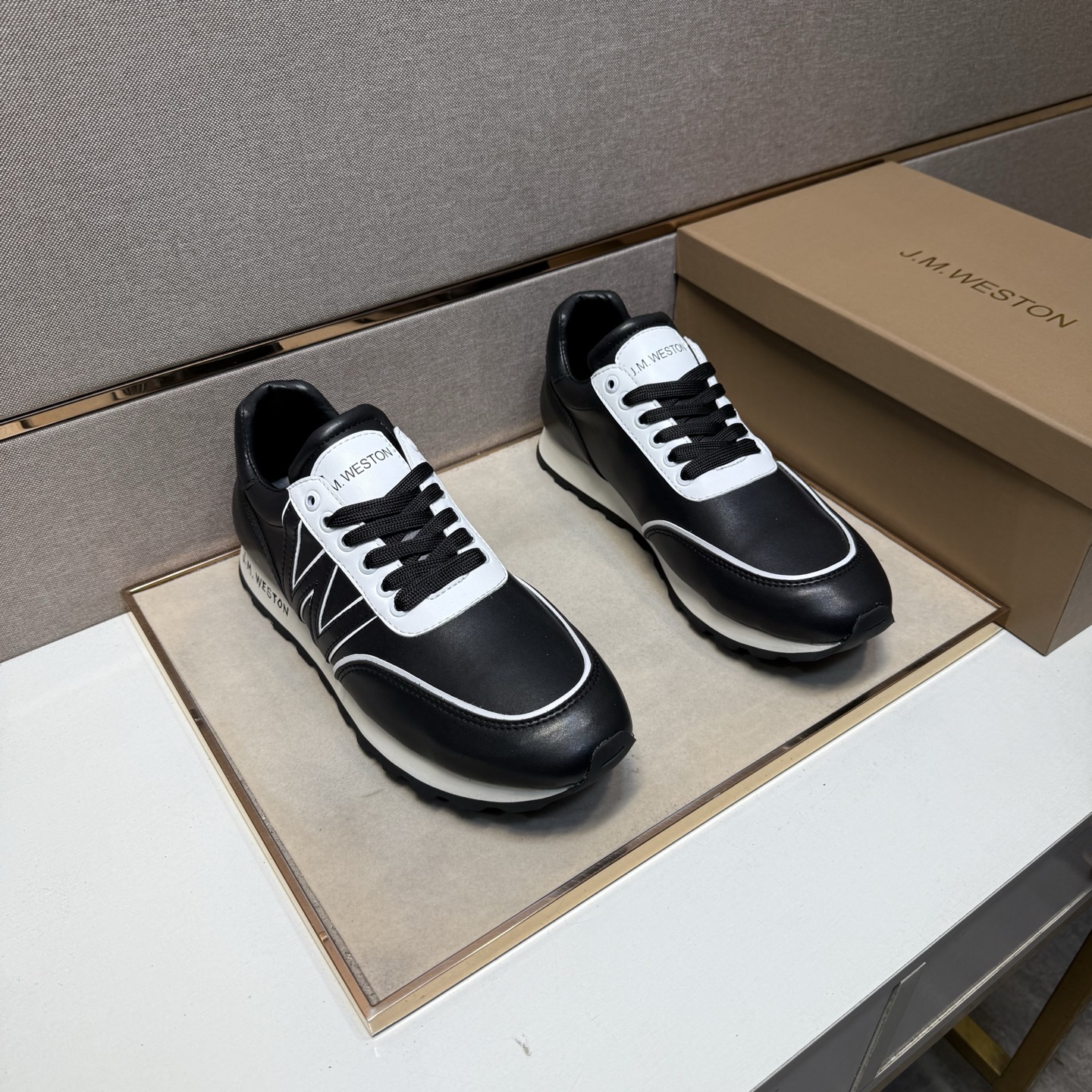 NO:352972,[Waston ~] Men's casual shoes are available simultaneously in 2025z cabinet. Size: 38-44 # 1 color upper is made of multi-material spliced ​​leather inner lining, comfortable and breathable, original sole is comfortable and wear-resistant, real-life shooting is even better,19860909【威士顿～】男士休闲鞋 2025z柜同步发售 码数:38-44 # 1个颜色鞋面选用多材质拼接真皮内里,舒适透气,鞋底原版舒适耐磨大底,实物拍摄实物更赞,,Men's shoes