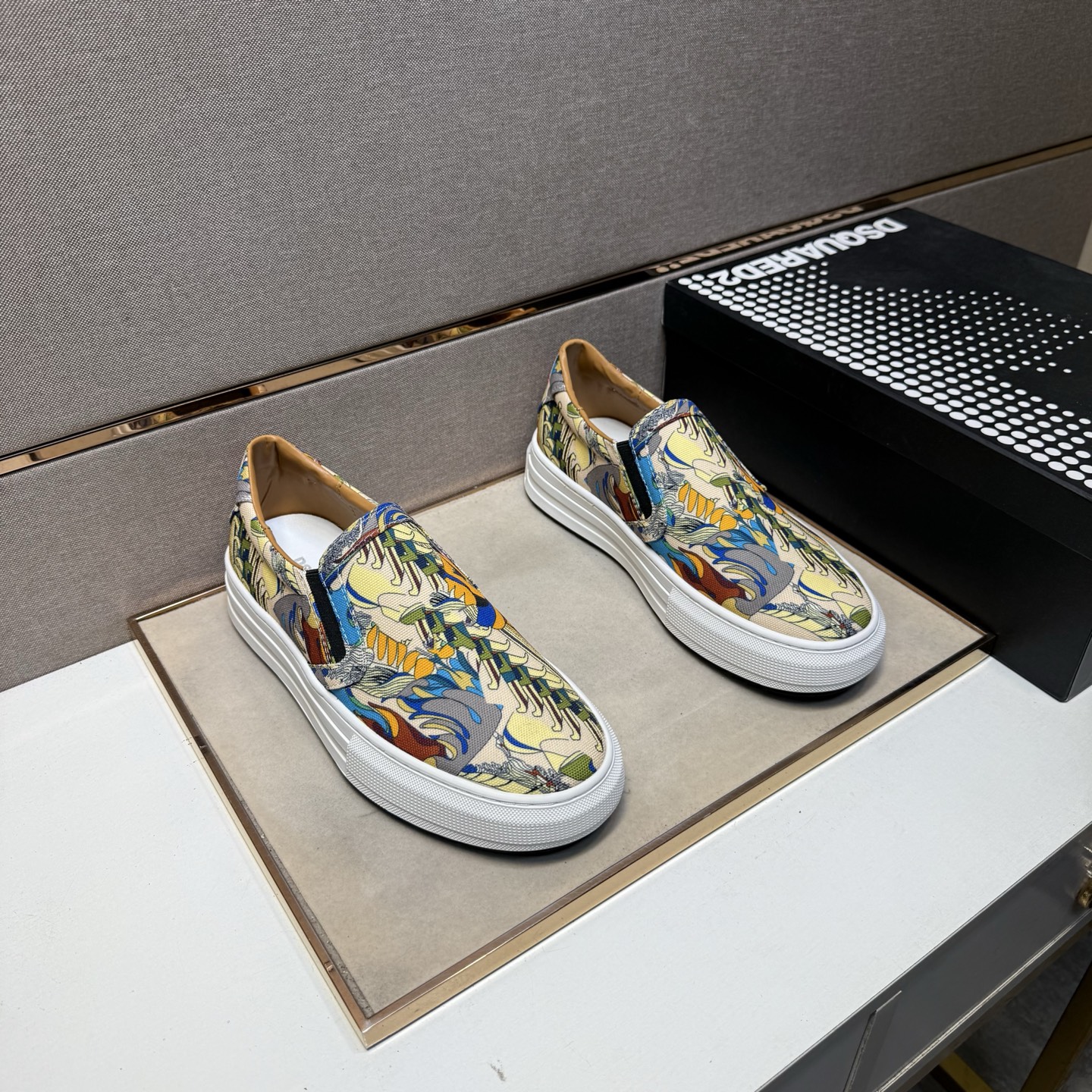 NO:353004,[D2~] Couple casual shoes are available at the same time in 2025z cabinet. Number of sizes: 36-44 # The uppers of the 4 colors are made of multi-material spliced ​​leather inner lining, comfortable and breathable, the original sole is comfortable and wear-resistant, and the real shot is even better.19860909【D2～】情侣装休闲鞋 2025z柜同步发售 码数:36-44 # 4个颜色鞋面选用多材质拼接真皮内里,舒适透气,鞋底原版舒适耐磨大底,实物拍摄实物更赞,,Men's shoes