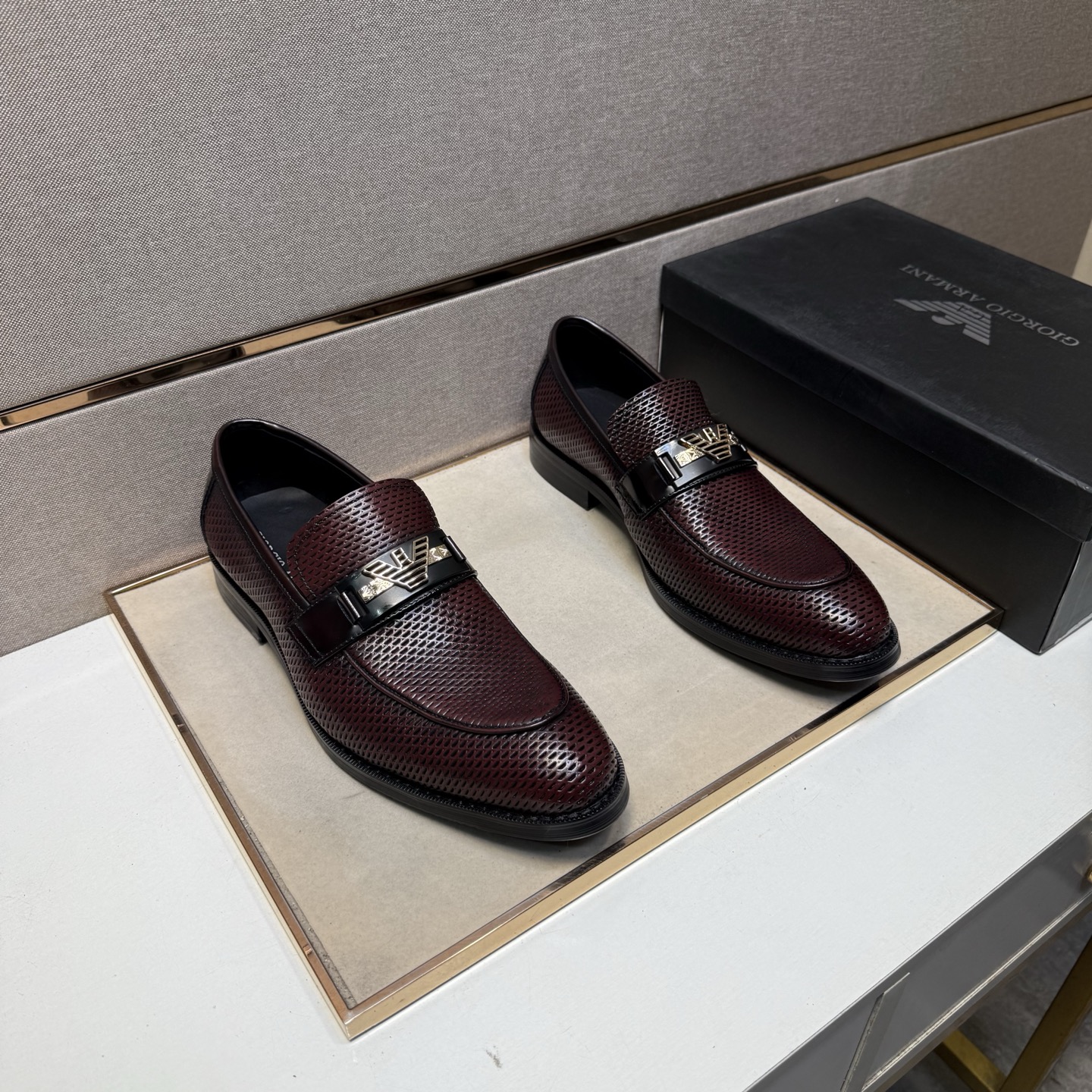 NO:353022,[Ama~] Men's casual leather shoes are available simultaneously in 2025z cabinet. Size: 39-44 # 2 color uppers are made of multi-material spliced ​​leather inner lining, comfortable and breathable, original sole is comfortable and wear-resistant, and the real shot is even better.19860909【阿玛～】男士休闲正装皮鞋 2025z柜同步发售 码数:39-44 # 2个颜色鞋面选用多材质拼接真皮内里,舒适透气,鞋底原版舒适耐磨大底,实物拍摄实物更赞,,Men's shoes