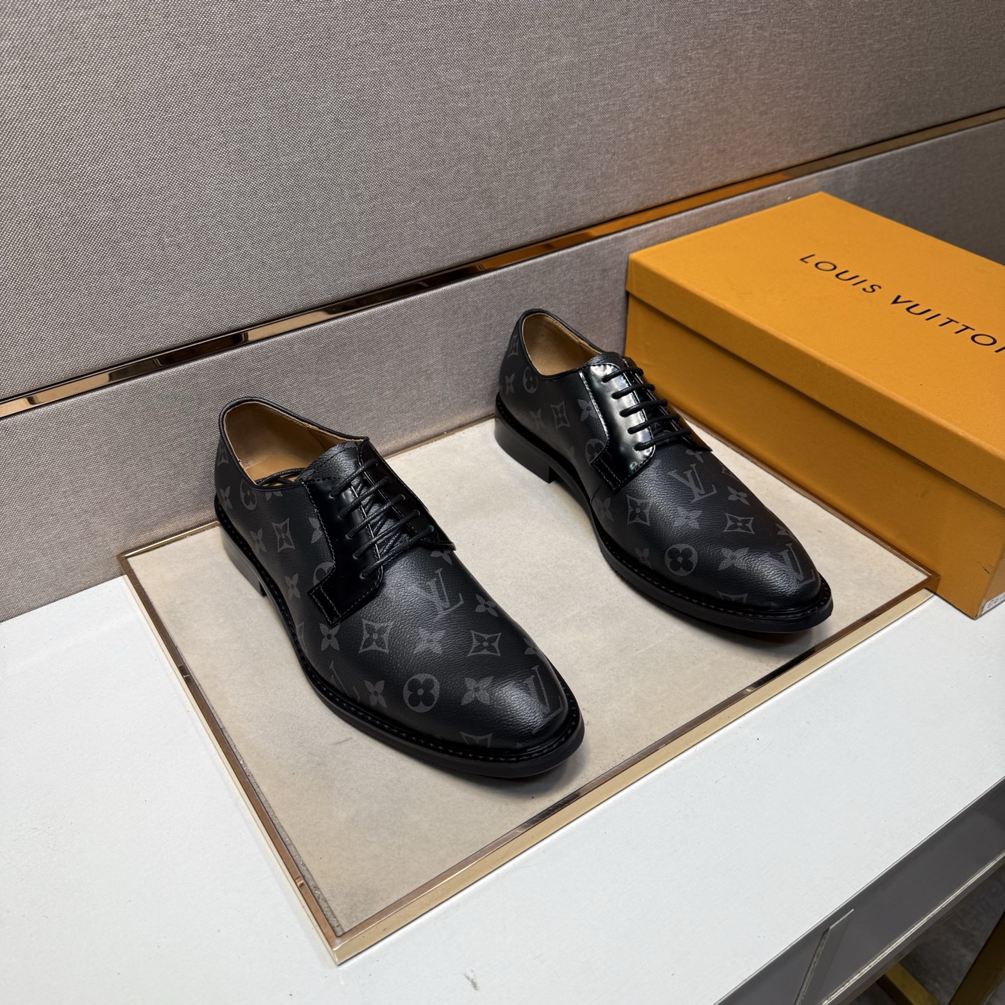 NO:353038,[LV~] Men's casual leather shoes 2025z cabinets are available simultaneously. Size: 39-44 # 1 color upper is made of multi-material spliced ​​leather inner lining, comfortable and breathable, original sole is comfortable and wear-resistant, real-life shooting is even better, louis vuitton19860909【LV～】男士休闲正装皮鞋 2025z柜同步发售 码数:39-44 # 1个颜色鞋面选用多材质拼接真皮内里,舒适透气,鞋底原版舒适耐磨大底,实物拍摄实物更赞,,louis vuitton,Men's shoes