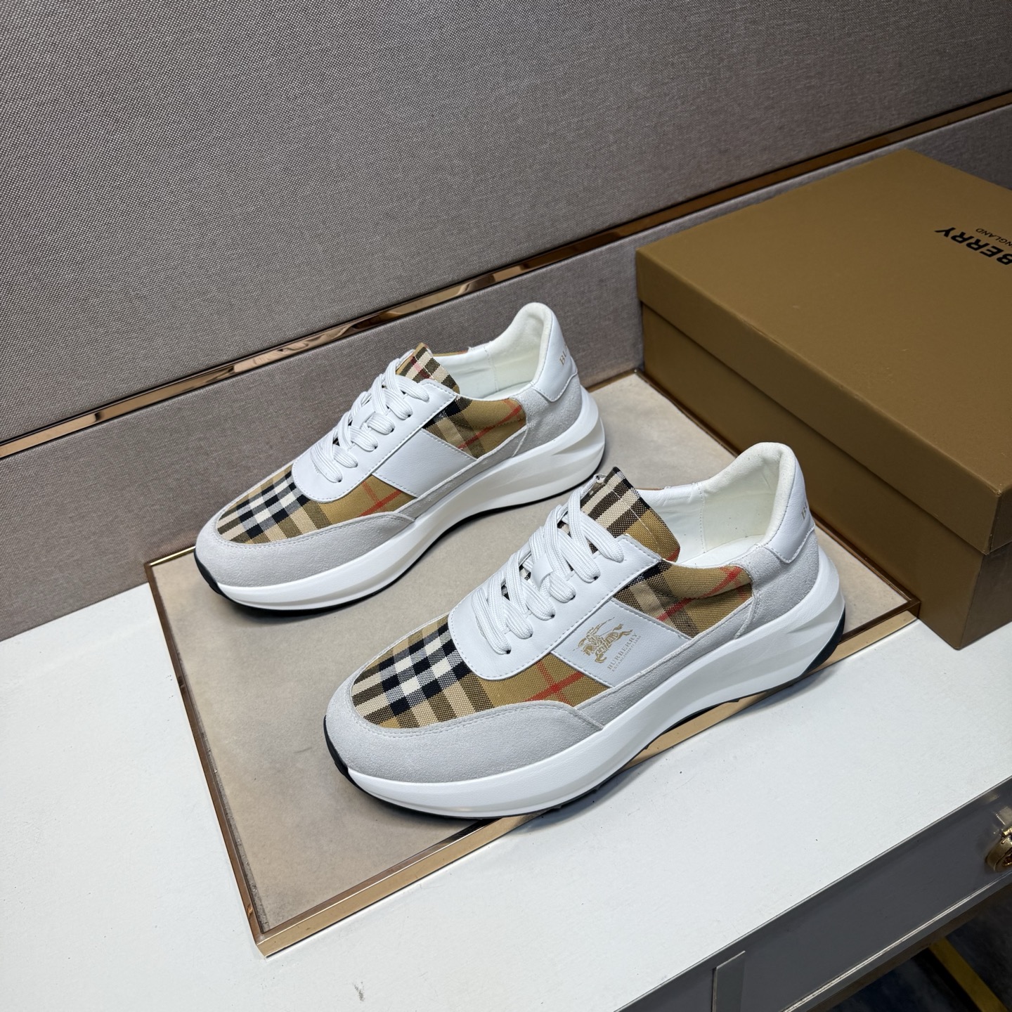 巴宝莉~ 男士休闲鞋 2025z柜同步发售-Top High Quatity Cheap Sneakers Fashion Clothing Clothes Bags handbags Shoes of all Brand wholesale With The best Quality And Beautiful Price from China Factory Chinese suppliers wholesaler seller 巴宝莉~ 男士休闲鞋 2025z柜同步发售