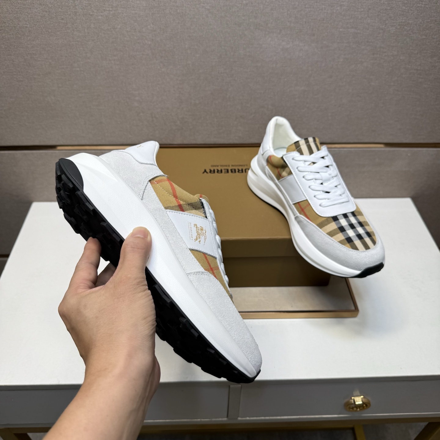 巴宝莉~ 男士休闲鞋 2025z柜同步发售-Top High Quatity Cheap Sneakers Fashion Clothing Clothes Bags handbags Shoes of all Brand wholesale With The best Quality And Beautiful Price from China Factory Chinese suppliers wholesaler seller 巴宝莉~ 男士休闲鞋 2025z柜同步发售