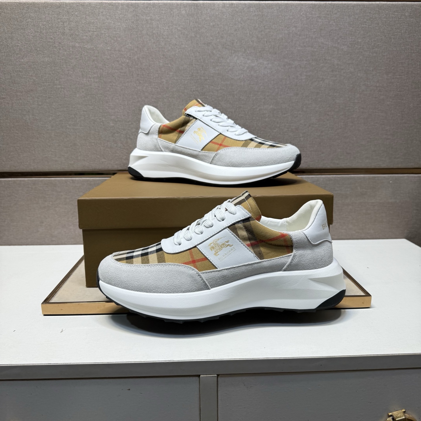 巴宝莉~ 男士休闲鞋 2025z柜同步发售-Top High Quatity Cheap Sneakers Fashion Clothing Clothes Bags handbags Shoes of all Brand wholesale With The best Quality And Beautiful Price from China Factory Chinese suppliers wholesaler seller 巴宝莉~ 男士休闲鞋 2025z柜同步发售