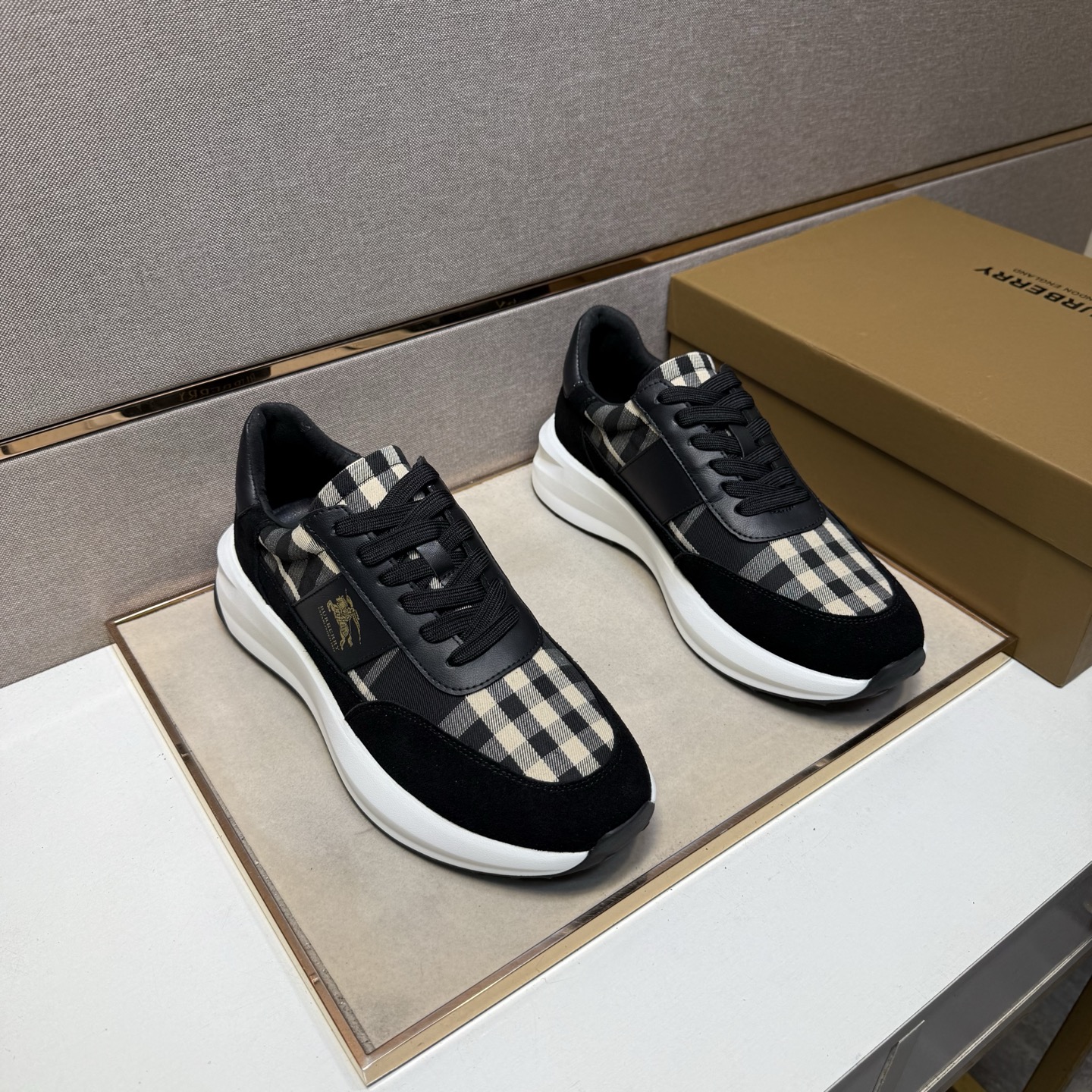 NO:352672,[Burberry ~] Men's casual shoes are available simultaneously in 2025z cabinet. Size: 38-44 # 3 color uppers are made of multi-material spliced ​​leather inner lining, comfortable and breathable, original sole is comfortable and wear-resistant, real-life shooting is even better, burberry19860909【巴宝莉～】男士休闲鞋 2025z柜同步发售 码数:38-44 # 3个颜色鞋面选用多材质拼接真皮内里,舒适透气,鞋底原版舒适耐磨大底,实物拍摄实物更赞,,burberry,Men's shoes