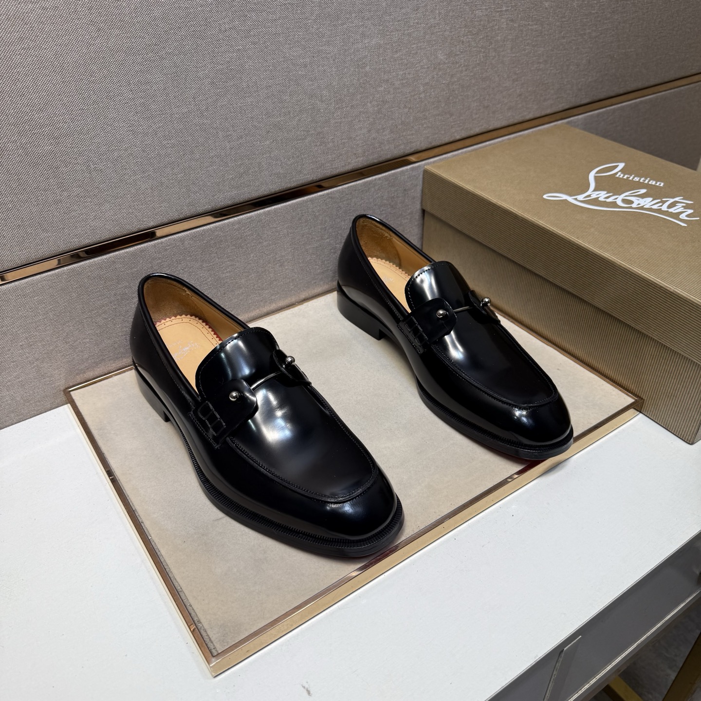 NO:356508,【CL～】Men's casual leather shoes 2025z cabinets are available simultaneously. Size: 39-44 # 2 color uppers are made of cowhide spliced ​​cowhide inner lining, comfortable and breathable, original sole comfortable and wear-resistant sole, real shots are even better, cowhide19860909【CL～】男士休闲皮鞋 2025z柜同步发售 码数:39-44 # 2个颜色鞋面选用牛皮拼接牛皮内里,舒适透气,鞋底原版舒适耐磨大底,实物拍摄实物更赞,,cowhide,Men's shoes