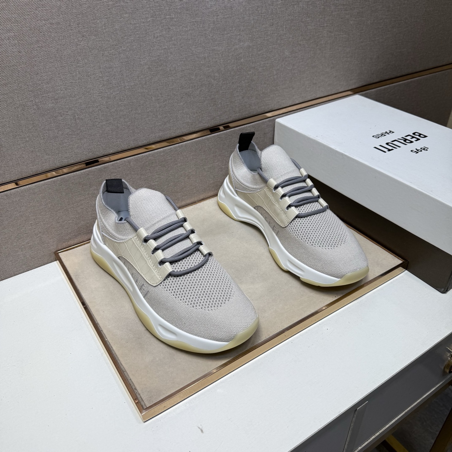 NO:357217,[Bruti~] Men's casual shoes are available simultaneously in 2025z cabinet. Size: 38-44 # 4 color uppers are made of multi-material spliced ​​mesh fabric inner lining, comfortable and breathable, original sole is comfortable and wear-resistant, real-life shooting is even better,19860909【布鲁提～】男士休闲鞋 2025z柜同步发售 码数:38-44 # 4个颜色鞋面选用多材质拼接网布内里,舒适透气,鞋底原版舒适耐磨大底,实物拍摄实物更赞,,Men's shoes