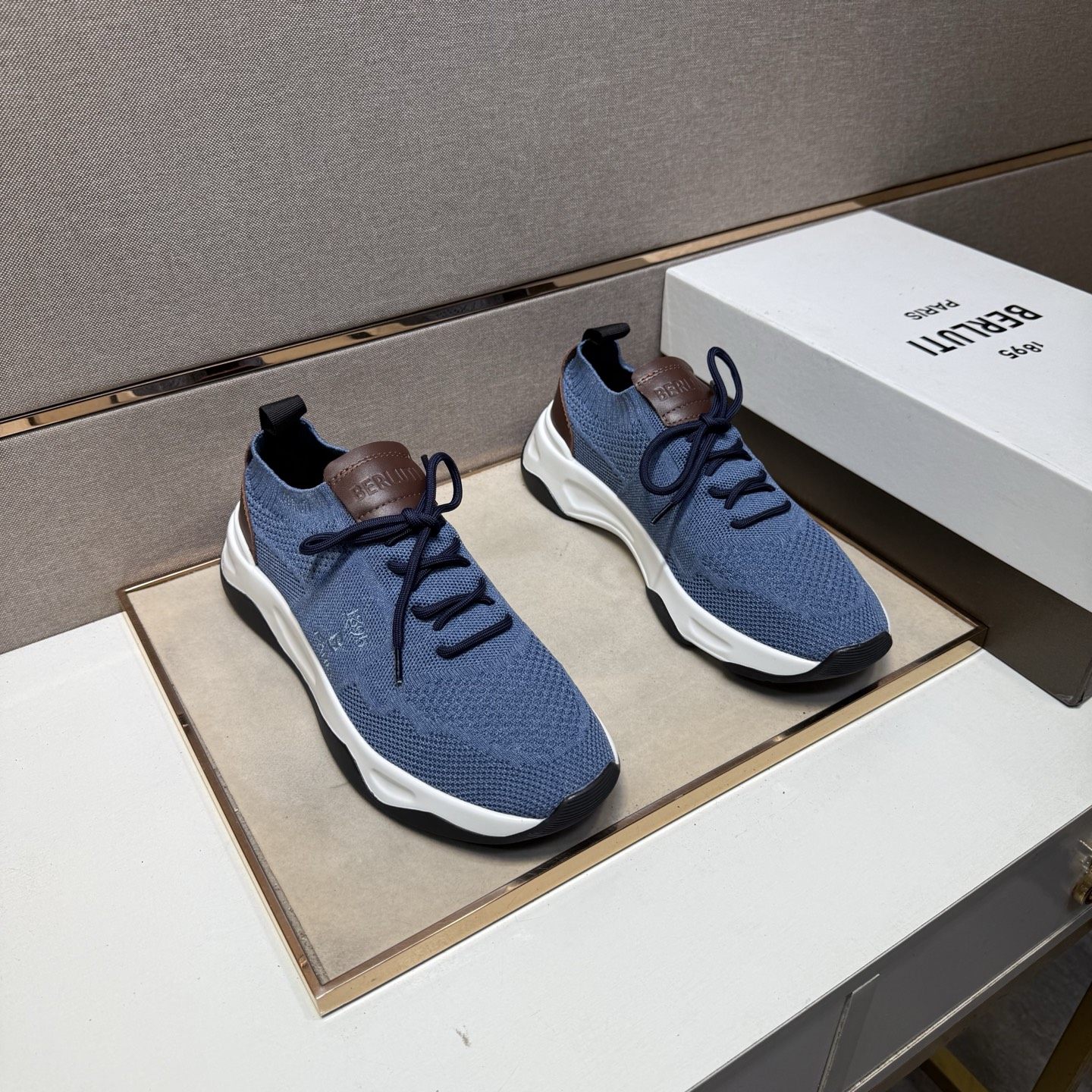 NO:357084,[Bruti~] Men's casual shoes are available simultaneously in 2025z cabinet. Size: 38-44 # 1 color upper is made of multi-material spliced ​​mesh fabric inner lining, comfortable and breathable, original sole is comfortable and wear-resistant, real-life shooting is even better,19860909【布鲁提～】男士休闲鞋 2025z柜同步发售 码数:38-44 # 1个颜色鞋面选用多材质拼接网布内里,舒适透气,鞋底原版舒适耐磨大底,实物拍摄实物更赞,,Men's shoes