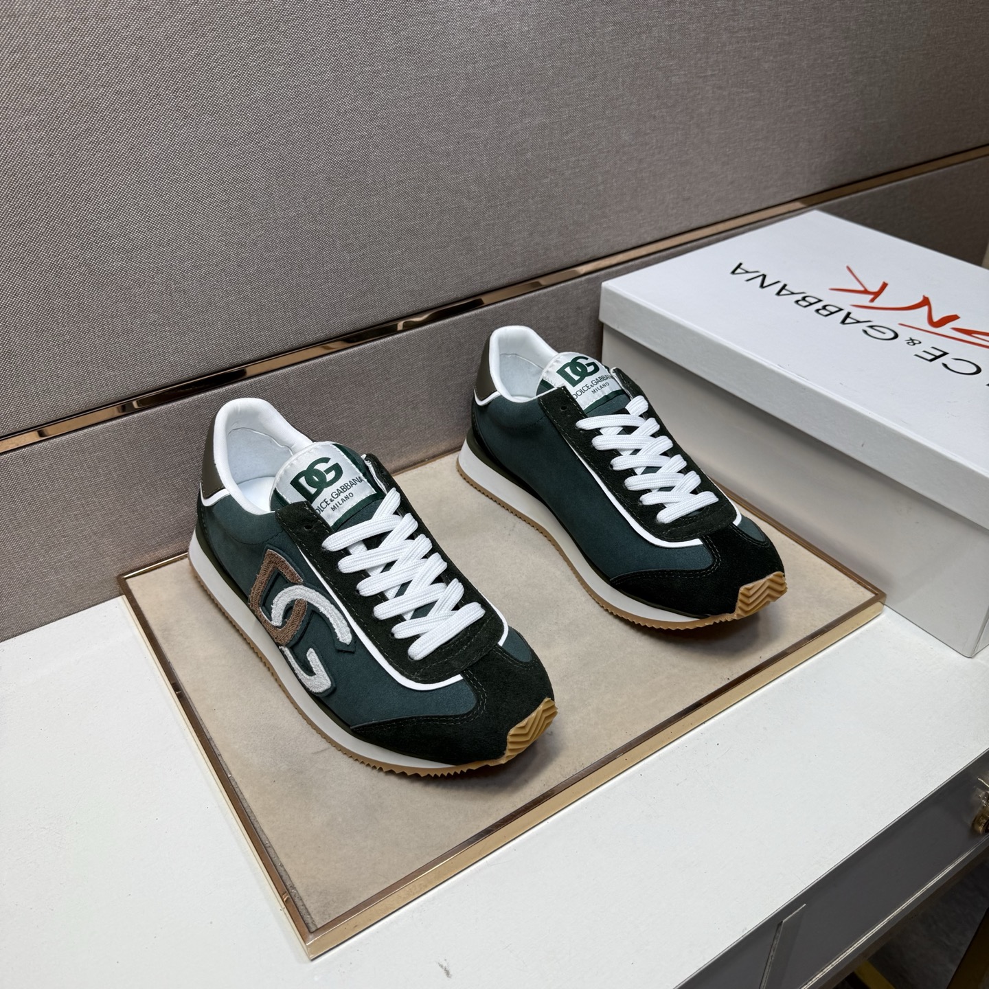 NO:357119,[DG~] Couple casual shoes are available at the same time in 2025z cabinet. Number of sizes: 35-44 # 1 color upper is made of multi-material spliced ​​mesh inner lining, comfortable and breathable, original sole is comfortable and wear-resistant, real-life shooting is even better,19860909【DG～】情侣装休闲鞋 2025z柜同步发售 码数:35-44 # 1个颜色鞋面选用多材质拼接网布内里,舒适透气,鞋底原版舒适耐磨大底,实物拍摄实物更赞,,Men's shoes