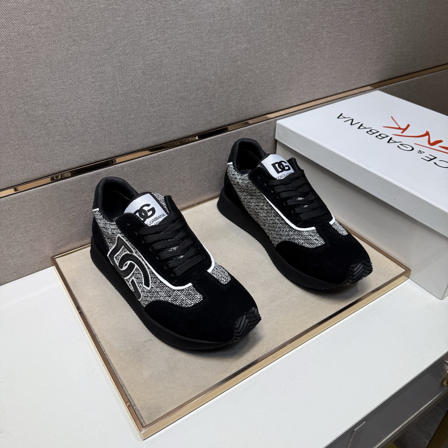 NO:344353,[DG~] Couple casual shoes are available at the same time in 2025z cabinet. Number of sizes: 36-44 # 1 color upper is made of multi-material splicing mesh inner lining, comfortable and breathable, original sole is comfortable and wear-resistant, real-life shooting is even better,19860909【DG～】情侣装休闲鞋 2025z柜同步发售 码数:36-44 # 1个颜色鞋面选用多材质拼接网布内里,舒适透气,鞋底原版舒适耐磨大底,实物拍摄实物更赞,,Men's shoes