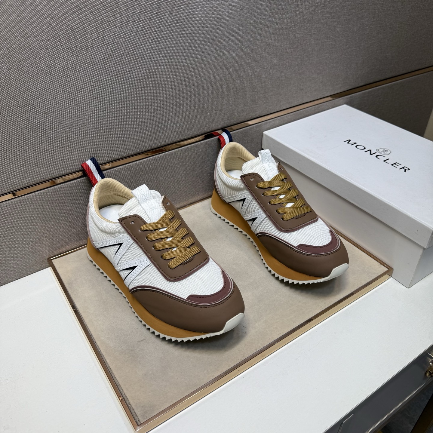 NO:344417,[Shield ~] Couple casual shoes are available simultaneously in 2025z cabinet. Size: 36-44 # 1 color upper is made of multi-material spliced ​​mesh fabric inner lining, comfortable and breathable, original sole is comfortable and wear-resistant, real-life shooting is even better, Moncler19860909【蒙口～】情侣装休闲鞋 2025z柜同步发售 码数:36-44 # 1个颜色鞋面选用多材质拼接网布内里,舒适透气,鞋底原版舒适耐磨大底,实物拍摄实物更赞,,Moncler,Men's shoes