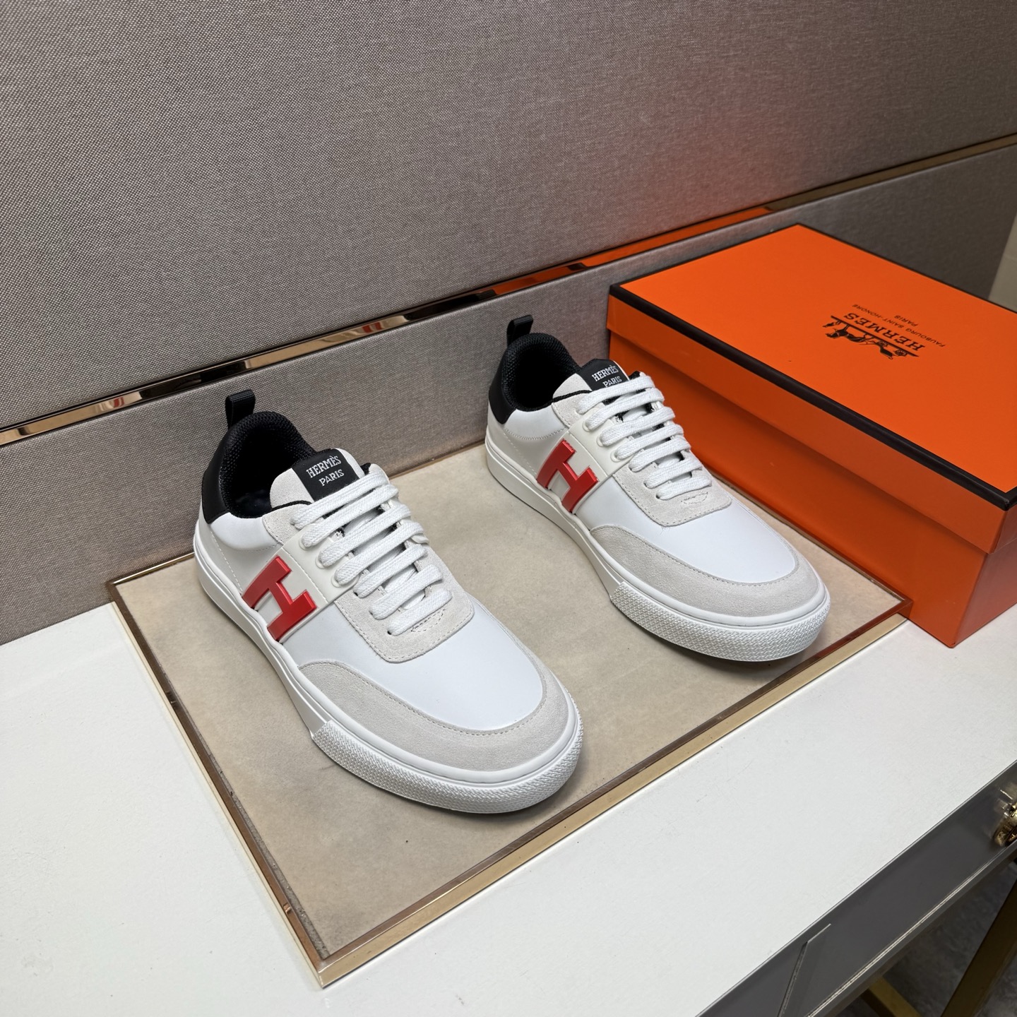 NO:346996,[Hermes ~] Couple casual shoes are available at the same time in 2025z cabinet. Size: 36-44 # 2 color uppers are made of multi-material splicing mesh inner lining, comfortable and breathable, original sole comfortable and wear-resistant sole, real-life shooting is even better, hermes19860909【爱马仕～】情侣装休闲鞋 2025z柜同步发售 码数:36-44 # 2个颜色鞋面选用多材质拼接网布内里,舒适透气,鞋底原版舒适耐磨大底,实物拍摄实物更赞,,hermes,Men's shoes