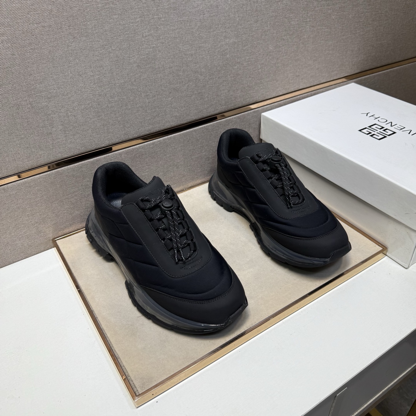 NO:350376,[Givenchy~] Men's casual shoes are available simultaneously in 2025z cabinet. Size: 38-44# 2 color uppers are made of multi-material splicing mesh inner lining, comfortable and breathable, original sole is comfortable and wear-resistant, real-life shooting is even better, given chy19860909【纪梵希～】男士休闲鞋 2025z柜同步发售 码数:38-44# 2个颜色鞋面选用多材质拼接网布内里,舒适透气,鞋底原版舒适耐磨大底,实物拍摄实物更赞,,givenchy,Men's shoes