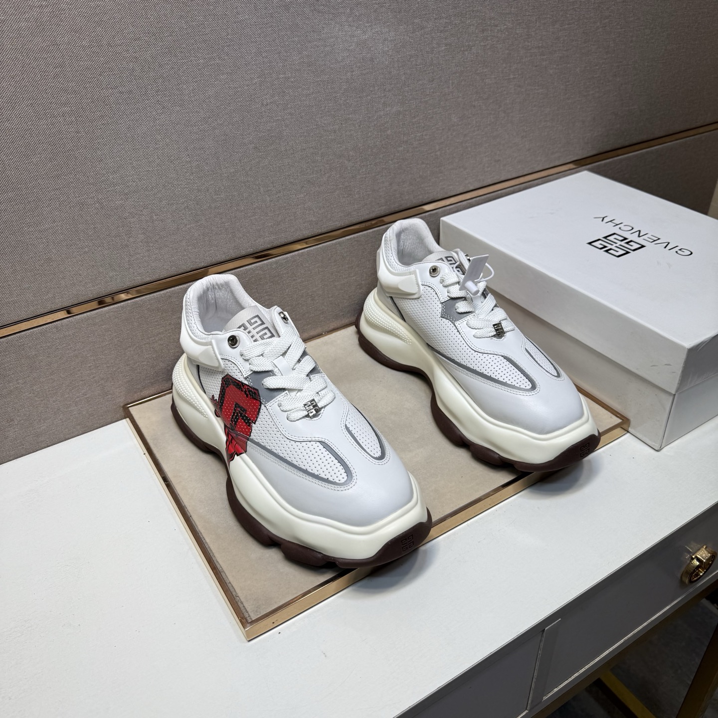 NO:350388,[Givenchy~] Men's casual shoes are available simultaneously in 2025z cabinet. Size: 38-44# 1 color upper is made of multi-material spliced ​​leather inner lining, comfortable and breathable, original sole is comfortable and wear-resistant, real-life shooting is even better, given chy19860909【纪梵希～】男士休闲鞋 2025z柜同步发售 码数:38-44# 1个颜色鞋面选用多材质拼接真皮内里,舒适透气,鞋底原版舒适耐磨大底,实物拍摄实物更赞,,givenchy,Men's shoes