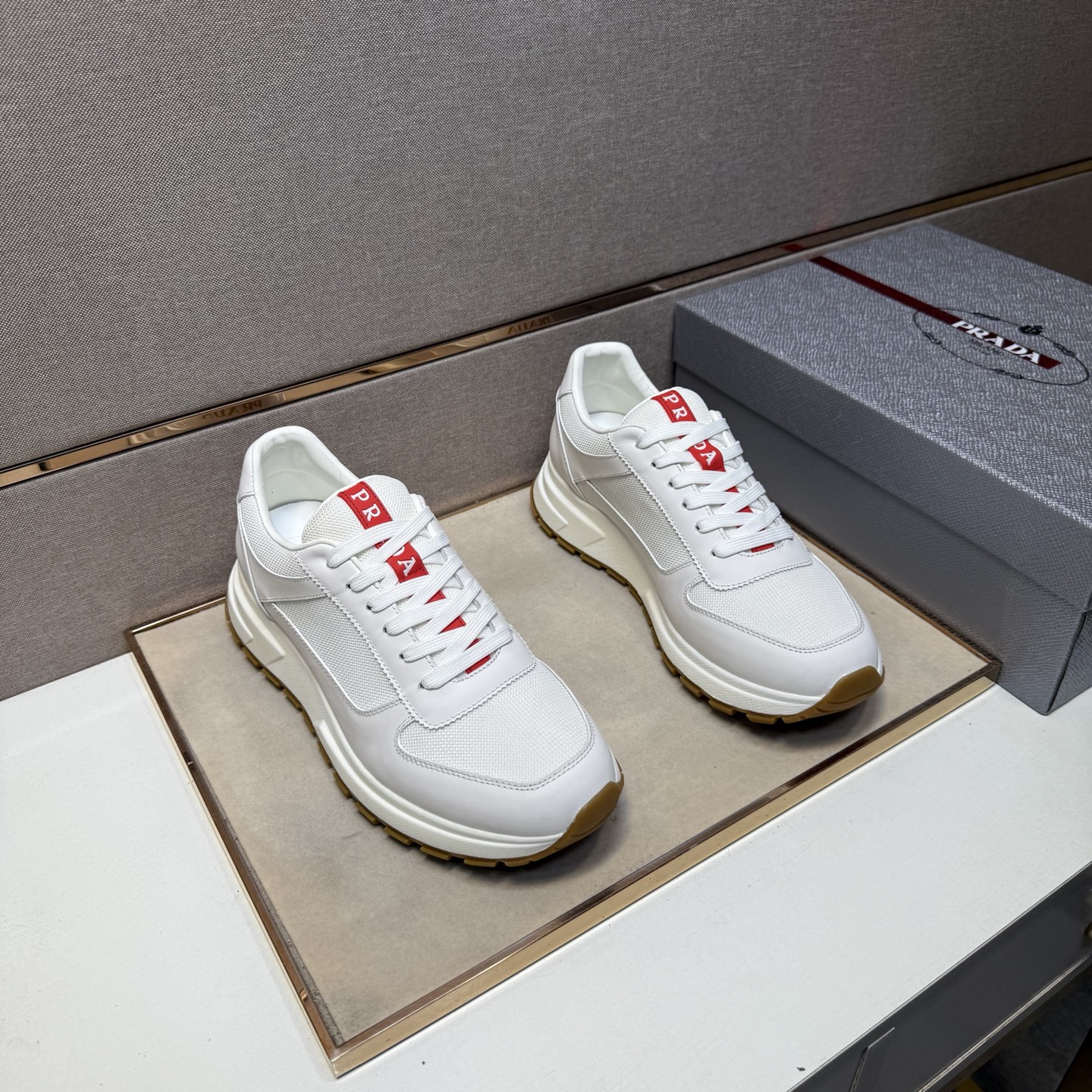 NO:350409,[Prada~] Men's casual shoes are available simultaneously in 2025z cabinet. Size: 38-44 # 3 color uppers are made of cowhide spliced ​​cowhide inner lining, comfortable and breathable, original sole is comfortable and wear-resistant, real-life shooting is even better, prada, cowhide19860909【普拉达～】男士休闲鞋 2025z柜同步发售 码数:38-44 # 3个颜色鞋面选用牛皮拼接牛皮内里,舒适透气,鞋底原版舒适耐磨大底,实物拍摄实物更赞,,prada,cowhide,Men's shoes