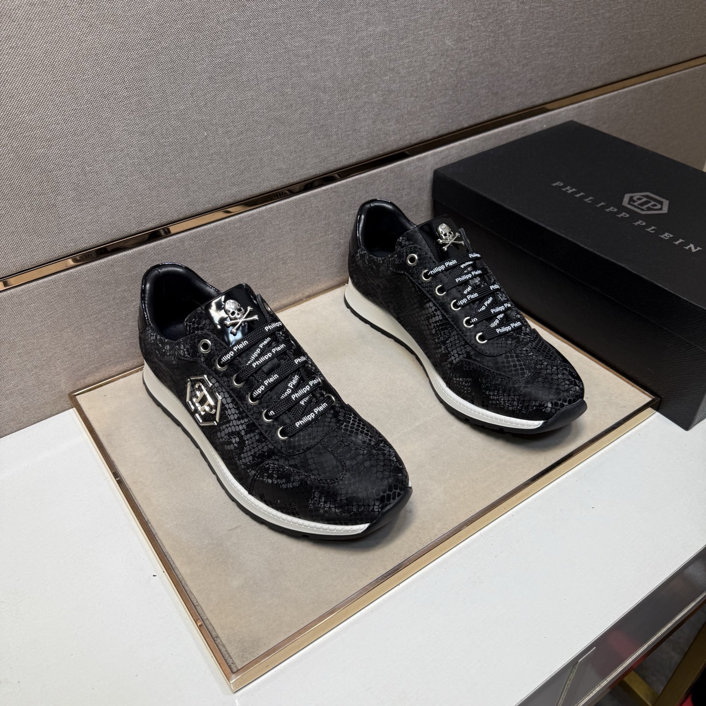 NO:354136,【PP～】Men's casual shoes 2025z cabinets are available simultaneously. Number of sizes: 38-44 # 5 color uppers are made of multi-material spliced ​​sheepskin inner lining, comfortable and breathable, original sole is comfortable and wear-resistant, real-life shooting is even better, sheepskin19860909【PP～】男士休闲鞋 2025z柜同步发售 码数:38-44 # 5个颜色鞋面选用多材质拼接羊皮内里,舒适透气,鞋底原版舒适耐磨大底,实物拍摄实物更赞,,sheepskin,Men's shoes