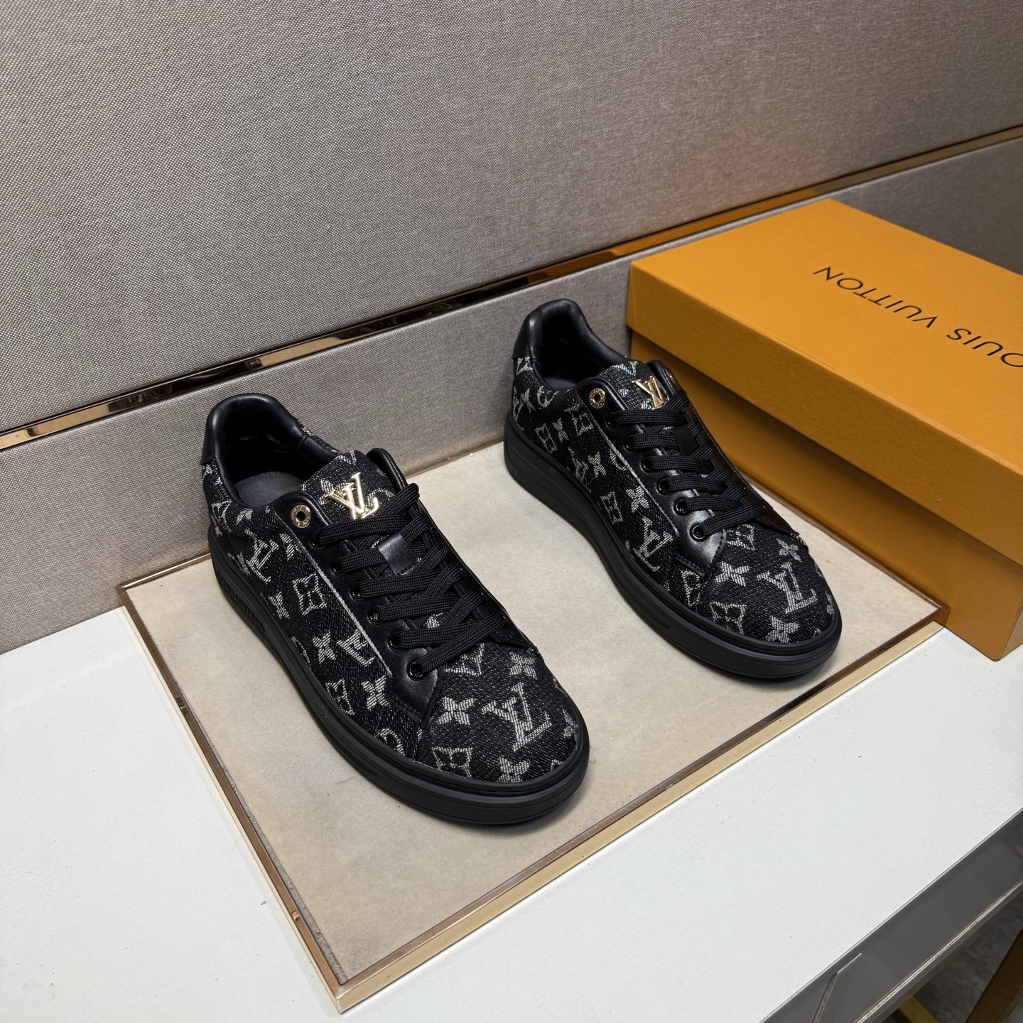 NO:354922,【LV ～】Men's casual shoes 2025z cabinets are available simultaneously Size: 38-44 # 4 color uppers are made of multi-material spliced ​​leather inner lining, comfortable and breathable, original sole comfortable and wear-resistant sole, real-life shooting is even more beautiful, louis vuitton19860909【LV～】男士休闲鞋 2025z柜同步发售 码数:38-44 # 4个颜色鞋面选用多材质拼接真皮内里,舒适透气,鞋底原版舒适耐磨大底,实物拍摄实物更赞,,louis vuitton,Men's shoes