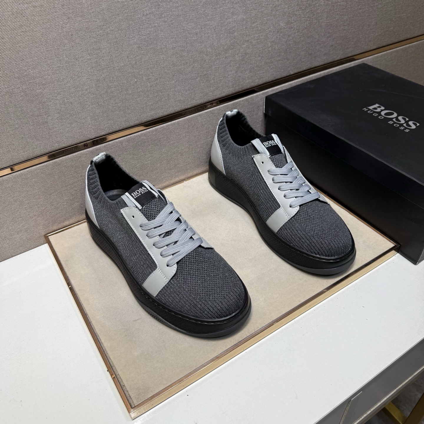 NO:354954,[BOSS ~] Men's casual shoes 2025z cabinets are available simultaneously. Number of sizes: 38-44 # 4 color uppers are made of multi-material spliced ​​mesh fabric inner lining, comfortable and breathable, original sole is comfortable and wear-resistant, and the real shot is even better.19860909【BOSS～】男士休闲鞋 2025z柜同步发售 码数:38-44 # 4个颜色鞋面选用多材质拼接网布内里,舒适透气,鞋底原版舒适耐磨大底,实物拍摄实物更赞,,Men's shoes