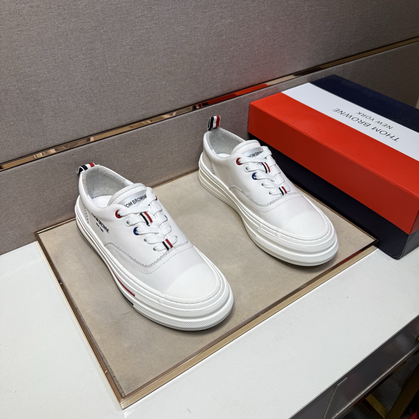 NO:355001,[Tom TB~] Men's casual shoes 2025z cabinets are available simultaneously. Size: 38-44 # 2 color uppers are made of cowhide spliced ​​leather inner lining, comfortable and breathable, original sole comfortable and wear-resistant sole, real shots are even better, cowhide19860909【汤姆TB～】男士休闲鞋 2025z柜同步发售 码数:38-44 # 2个颜色鞋面选用牛皮拼接真皮内里,舒适透气,鞋底原版舒适耐磨大底,实物拍摄实物更赞,,cowhide,Men's shoes