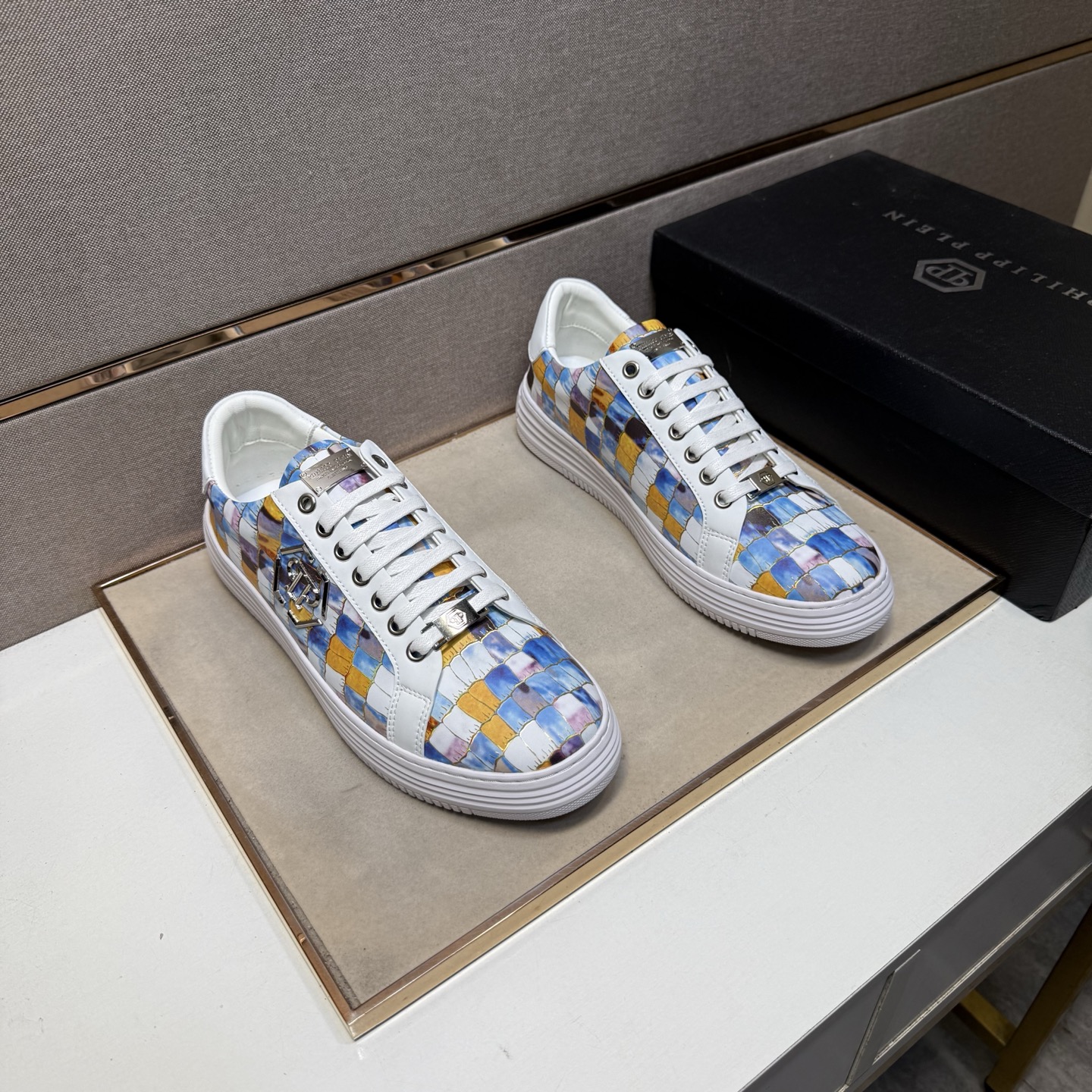 NO:355606,[PP~] Men's casual shoes, 2025z cabinets are available simultaneously. Size: 38-44# 3 color uppers are made of multi-material spliced ​​sheepskin inner lining, comfortable and breathable, original sole comfortable and wear-resistant and non-slip sole, real shots are even better, sheepskin19860909【PP～】男士休闲鞋,2025z柜同步发售 码数:38-44# 3个颜色鞋面选用多材质拼接羊皮内里,舒适透气,鞋底原版舒适耐磨防滑大底,实物拍摄实物更赞,,sheepskin,Men's shoes