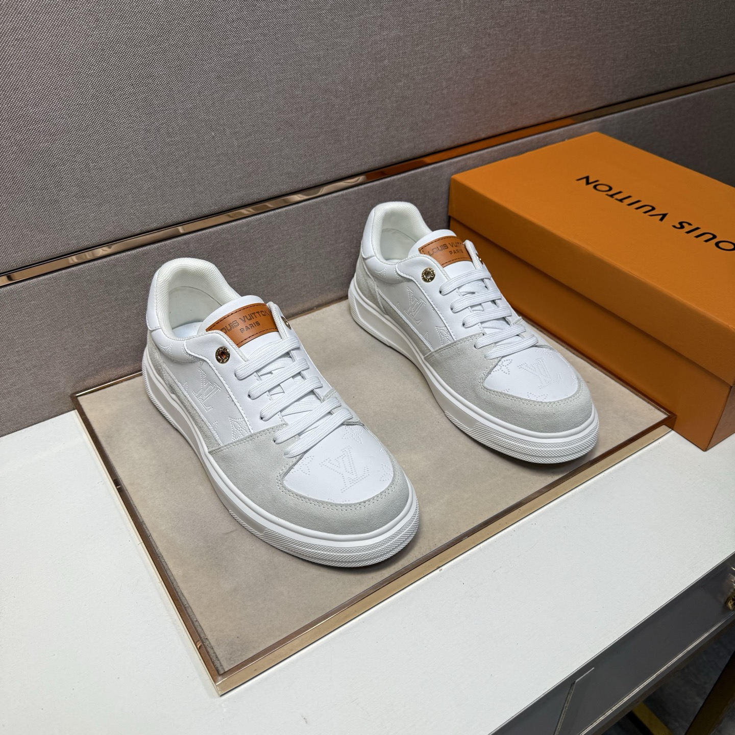 NO:356458,【LV ～】Men's casual shoes 2025z cabinets are available simultaneously Size: 38-44 # 2 color uppers are made of multi-material spliced ​​mesh fabric inner lining, comfortable and breathable, original sole comfortable and wear-resistant sole, real-life shooting is even more beautiful, louis vuitton19860909【LV～】男士休闲鞋 2025z柜同步发售 码数:38-44 # 2个颜色鞋面选用多材质拼接网布内里,舒适透气,鞋底原版舒适耐磨大底,实物拍摄实物更赞,,louis vuitton,Men's shoes