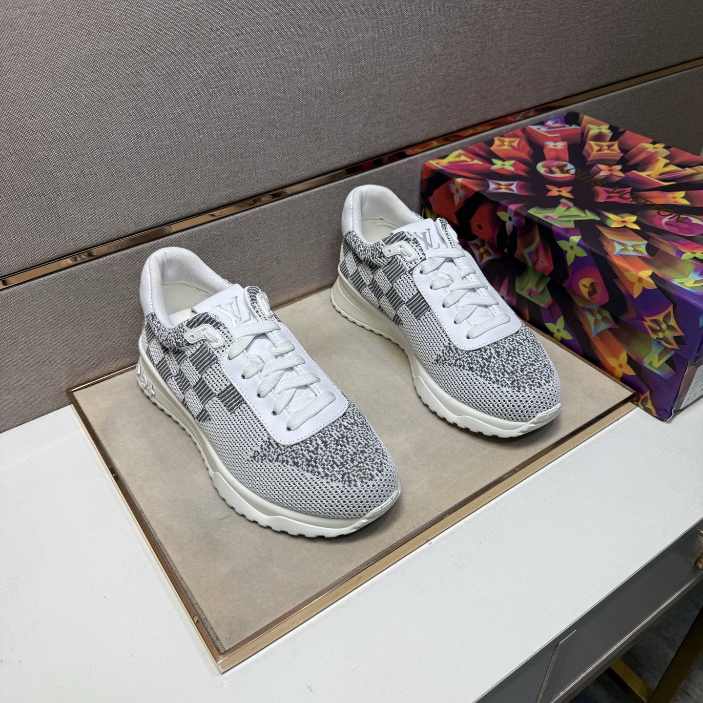 NO:357108,【LV ～】Men's casual shoes 2025z cabinets are available simultaneously Size: 38-44 # 4 color uppers are made of multi-material spliced ​​mesh fabric inner lining, comfortable and breathable, original sole comfortable and wear-resistant sole, real-life shooting is even more beautiful, louis vuitton19860909【LV～】男士休闲鞋 2025z柜同步发售 码数:38-44 # 4个颜色鞋面选用多材质拼接网布内里,舒适透气,鞋底原版舒适耐磨大底,实物拍摄实物更赞,,louis vuitton,Men's shoes