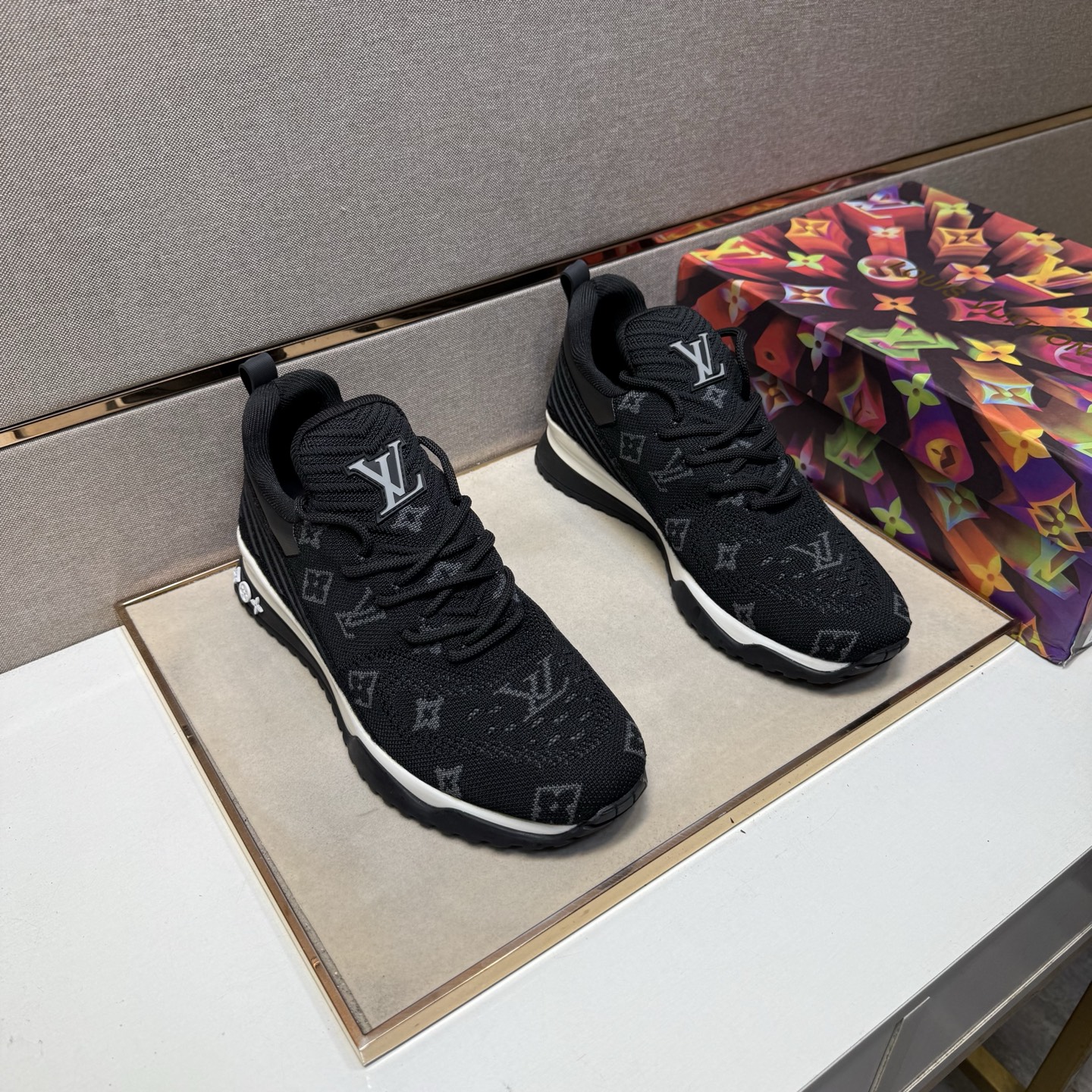 NO:357122,【LV ～】Men's casual shoes 2025z cabinets are available simultaneously Size: 38-44 # 7 color uppers are made of multi-material spliced ​​mesh fabric inner lining, comfortable and breathable, original sole comfortable and wear-resistant sole, real-life shooting is even more beautiful, louis vuitton19860909【LV～】男士休闲鞋 2025z柜同步发售 码数:38-44 # 7个颜色鞋面选用多材质拼接网布内里,舒适透气,鞋底原版舒适耐磨大底,实物拍摄实物更赞,,louis vuitton,Men's shoes