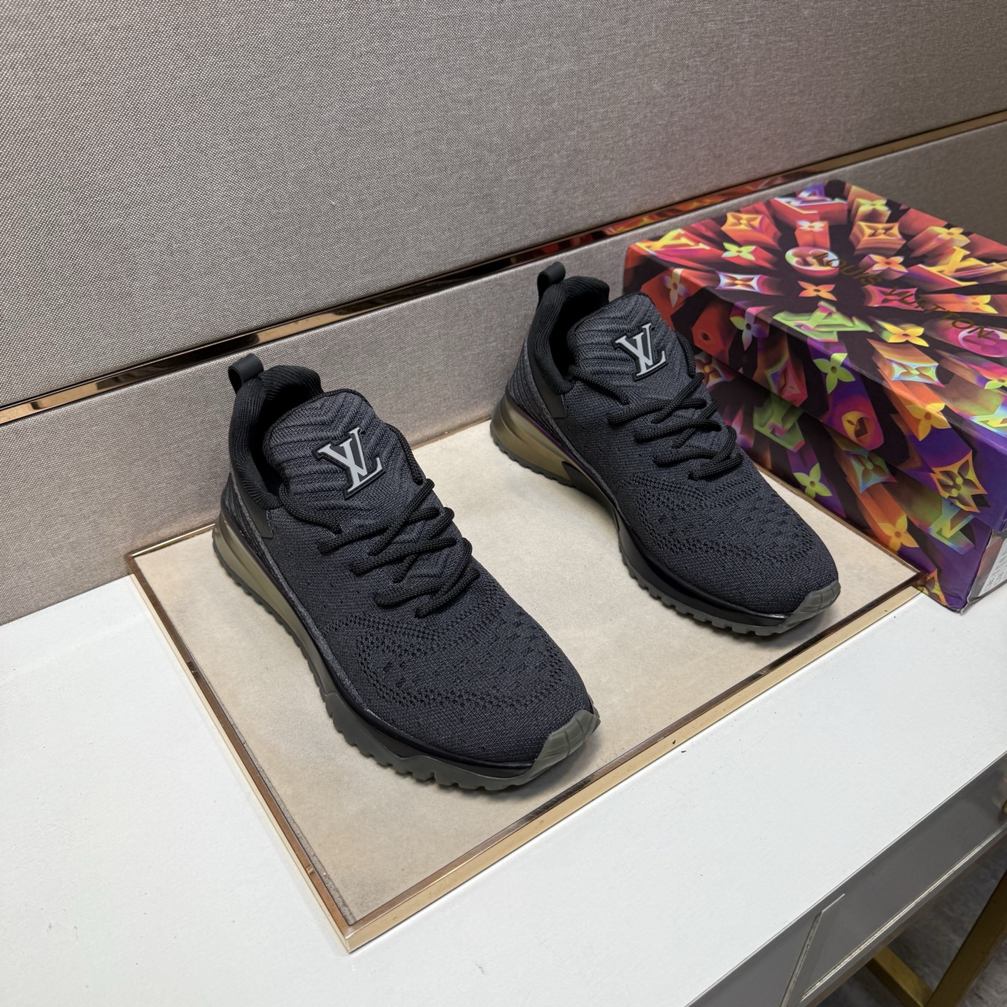 NO:356988,【LV ～】Men's casual shoes 2025z cabinets are available simultaneously Size: 38-44 # 4 color uppers are made of multi-material spliced ​​mesh fabric inner lining, comfortable and breathable, original sole comfortable and wear-resistant sole, real-life shooting is even more beautiful, louis vuitton19860909【LV～】男士休闲鞋 2025z柜同步发售 码数:38-44 # 4个颜色鞋面选用多材质拼接网布内里,舒适透气,鞋底原版舒适耐磨大底,实物拍摄实物更赞,,louis vuitton,Men's shoes