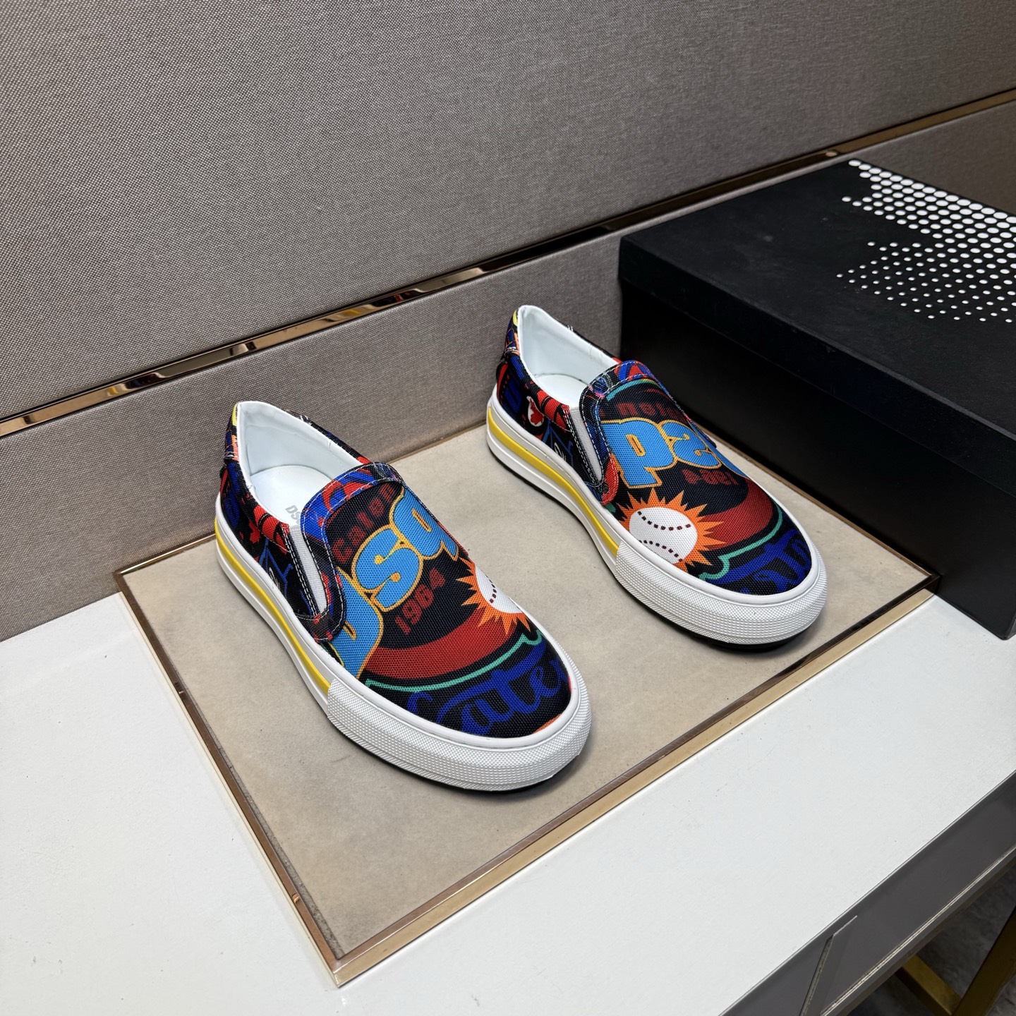 NO:510866,[D2~] Couple casual shoes are available at the same time in 2025z cabinet. Size: 36-44 # 1 color upper is made of multi-material spliced ​​leather inner lining, comfortable and breathable, the original sole is comfortable and wear-resistant, and the real shot is even better.19860909【D2～】情侣装休闲鞋 2025z柜同步发售 码数:36-44 # 1个颜色鞋面选用多材质拼接真皮内里,舒适透气,鞋底原版舒适耐磨大底,实物拍摄实物更赞,,Men's shoes