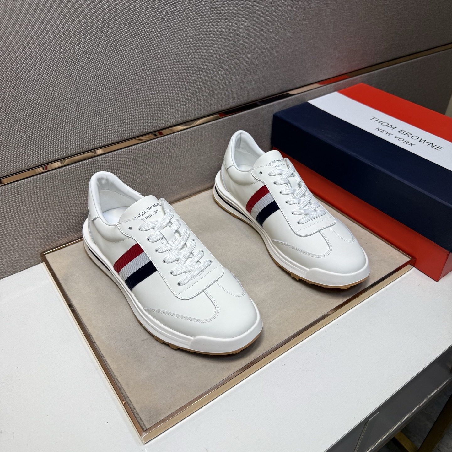 NO:510852,[Tom TB~] Men's casual shoes 2025z cabinets are available simultaneously. Size: 38-44 # 2 color uppers are made of cowhide spliced ​​cowhide inner lining, comfortable and breathable, original sole comfortable and wear-resistant sole, real shots are even better, cowhide19860909【汤姆TB～】男士休闲鞋 2025z柜同步发售 码数:38-44 # 2个颜色鞋面选用牛皮拼接牛皮内里,舒适透气,鞋底原版舒适耐磨大底,实物拍摄实物更赞,,cowhide,Men's shoes