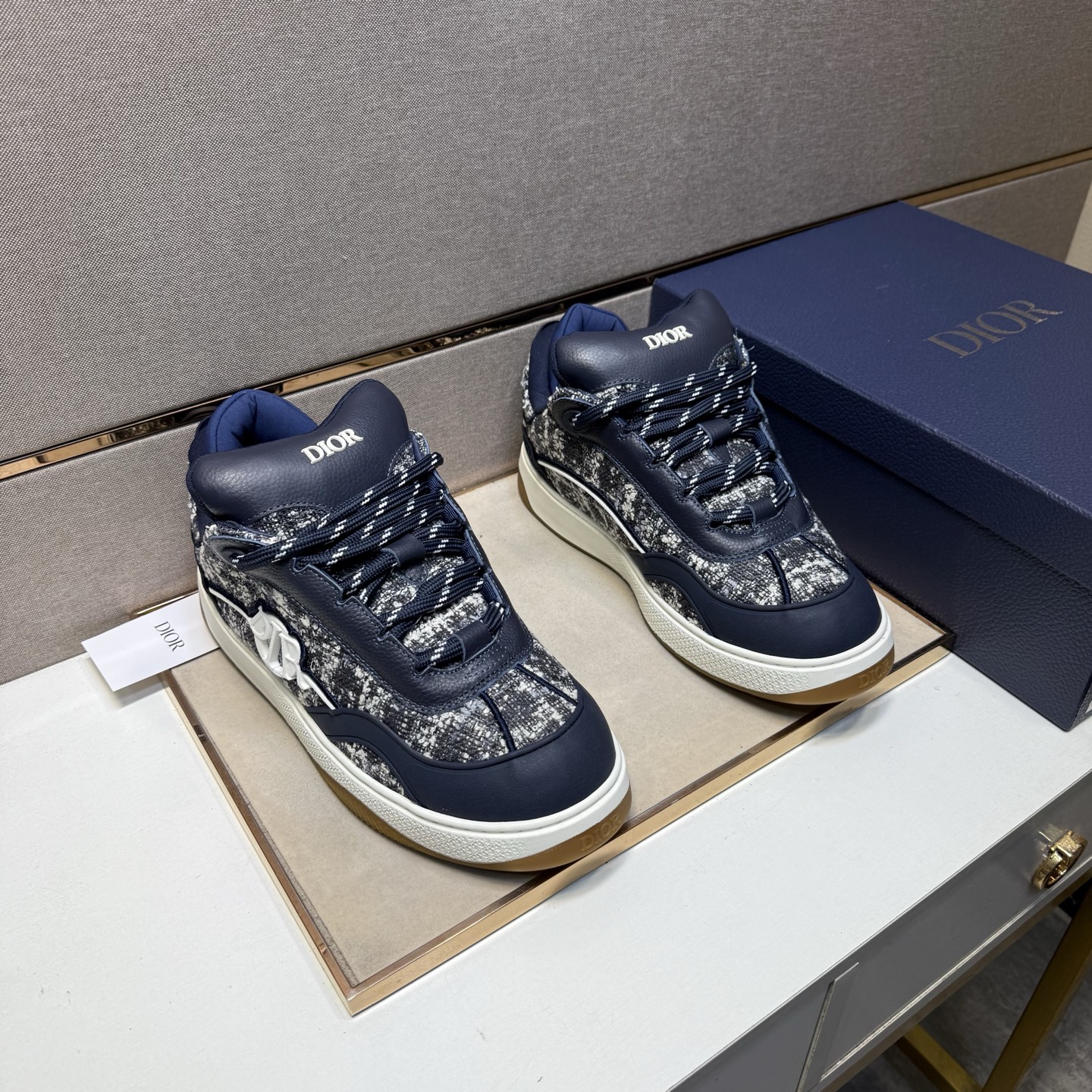 NO:532612,[Dio ~] Men's casual shoes 2025z cabinets are available simultaneously. Size: 39-44 # 2 color uppers are made of multi-material spliced ​​mesh fabric inner lining, comfortable and breathable, original sole comfortable and wear-resistant sole, real shots are even better, dior19860909【迪奥～】男士休闲鞋 2025z柜同步发售 码数:39-44 # 2个颜色鞋面选用多材质拼接网布内里,舒适透气,鞋底原版舒适耐磨大底,实物拍摄实物更赞,,dior,Men's shoes