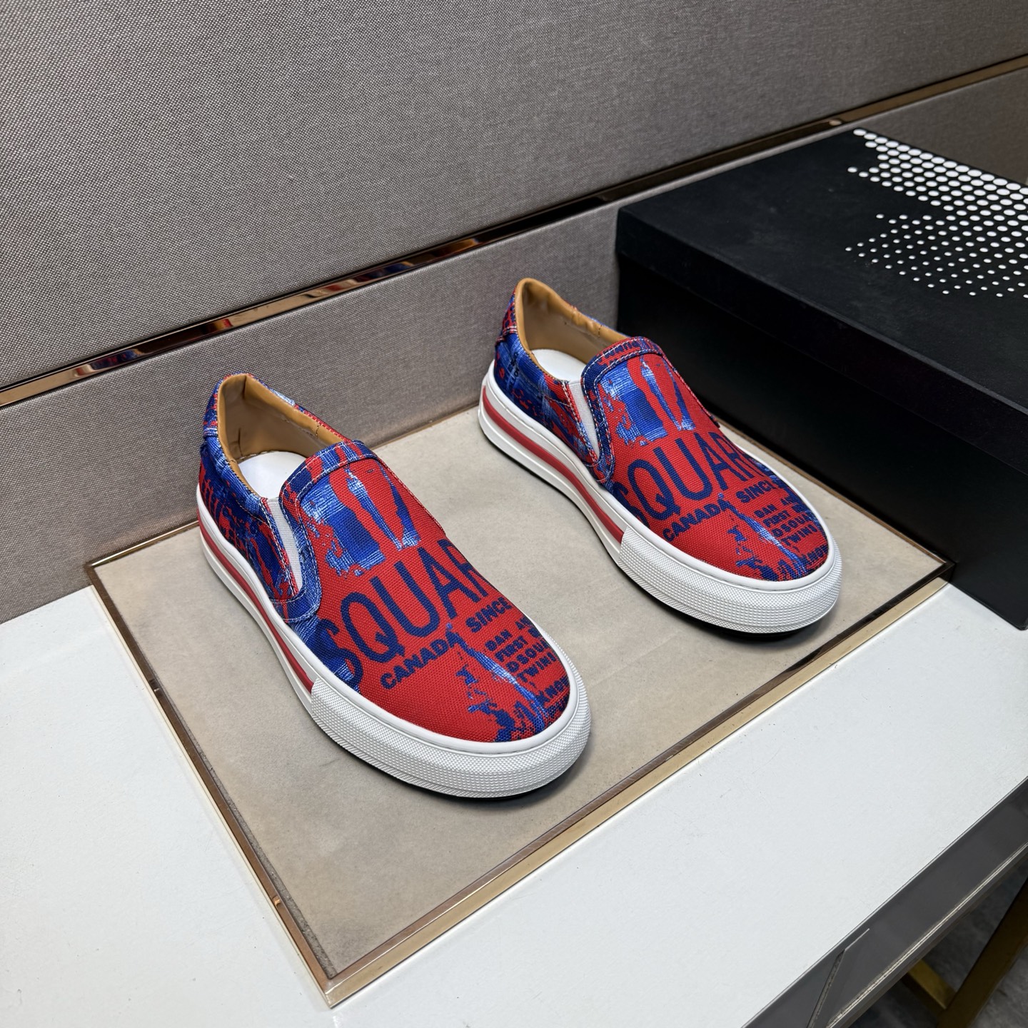 NO:532955,[D2~] Couple casual shoes are available at the same time in 2025z cabinet. Number of sizes: 36-44 # 2 color uppers are made of multi-material spliced ​​leather inner lining, comfortable and breathable, original sole is comfortable and wear-resistant, and the real shot is even better.19860909【D2～】情侣装休闲鞋 2025z柜同步发售 码数:36-44 # 2个颜色鞋面选用多材质拼接真皮内里,舒适透气,鞋底原版舒适耐磨大底,实物拍摄实物更赞,,Men's shoes